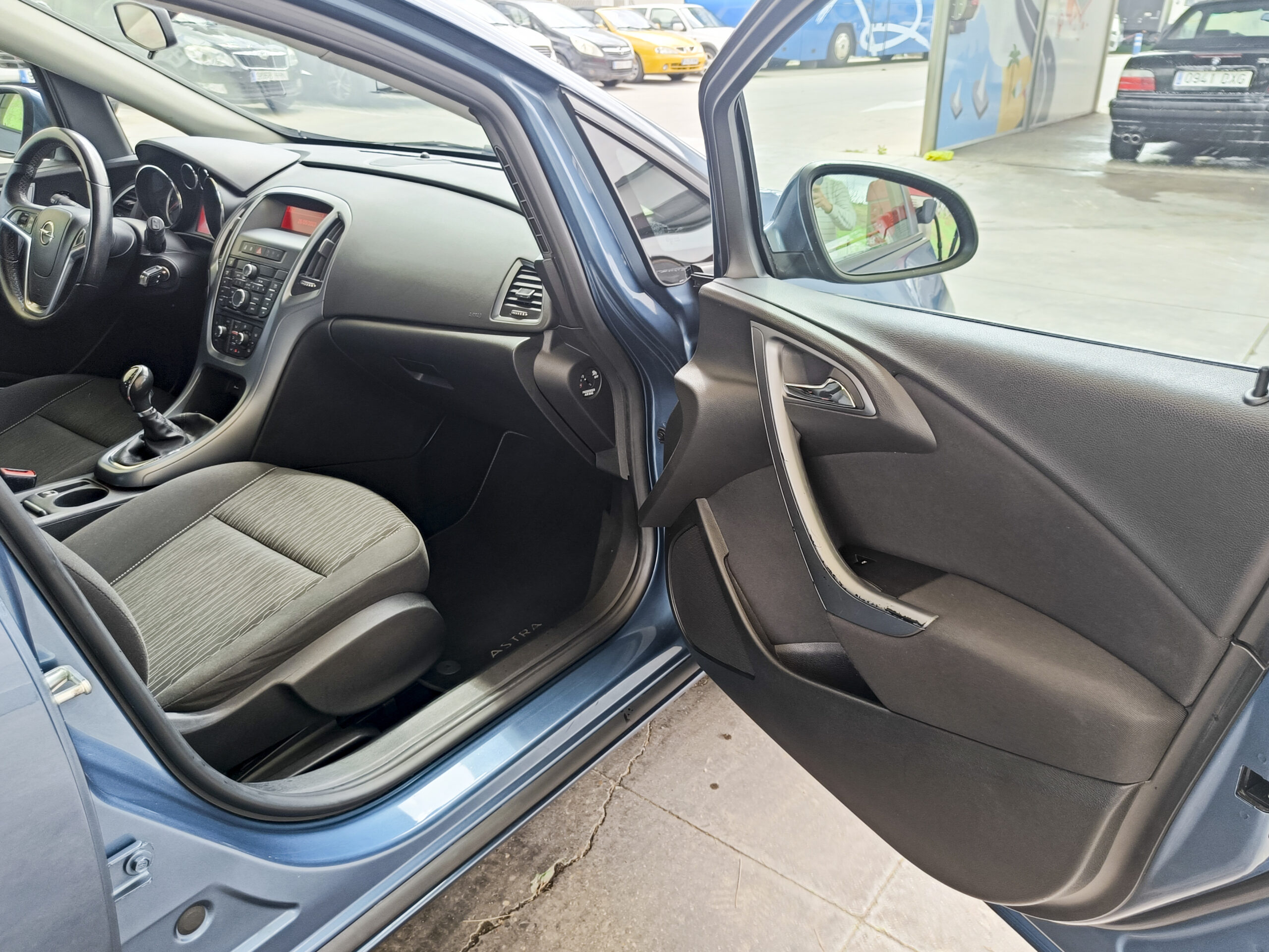 OPEL ASTRA 1.7CDTI S/S SELECTIVE _ 110 cv _ 2013 _ 87.000 kms _ Diesel _ desde 153€/mes _ hasta 500€ descuento