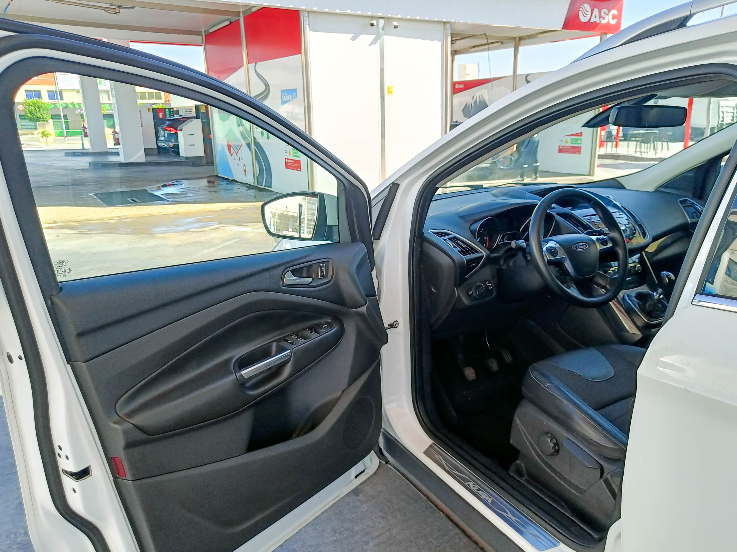 FORD KUGA 2.0TDCI TITANIUM 2WD _ 140 cv _ 2014 _ 189.000 kms _ Diesel _ desde 169€/mes _ hasta 600€ descuento