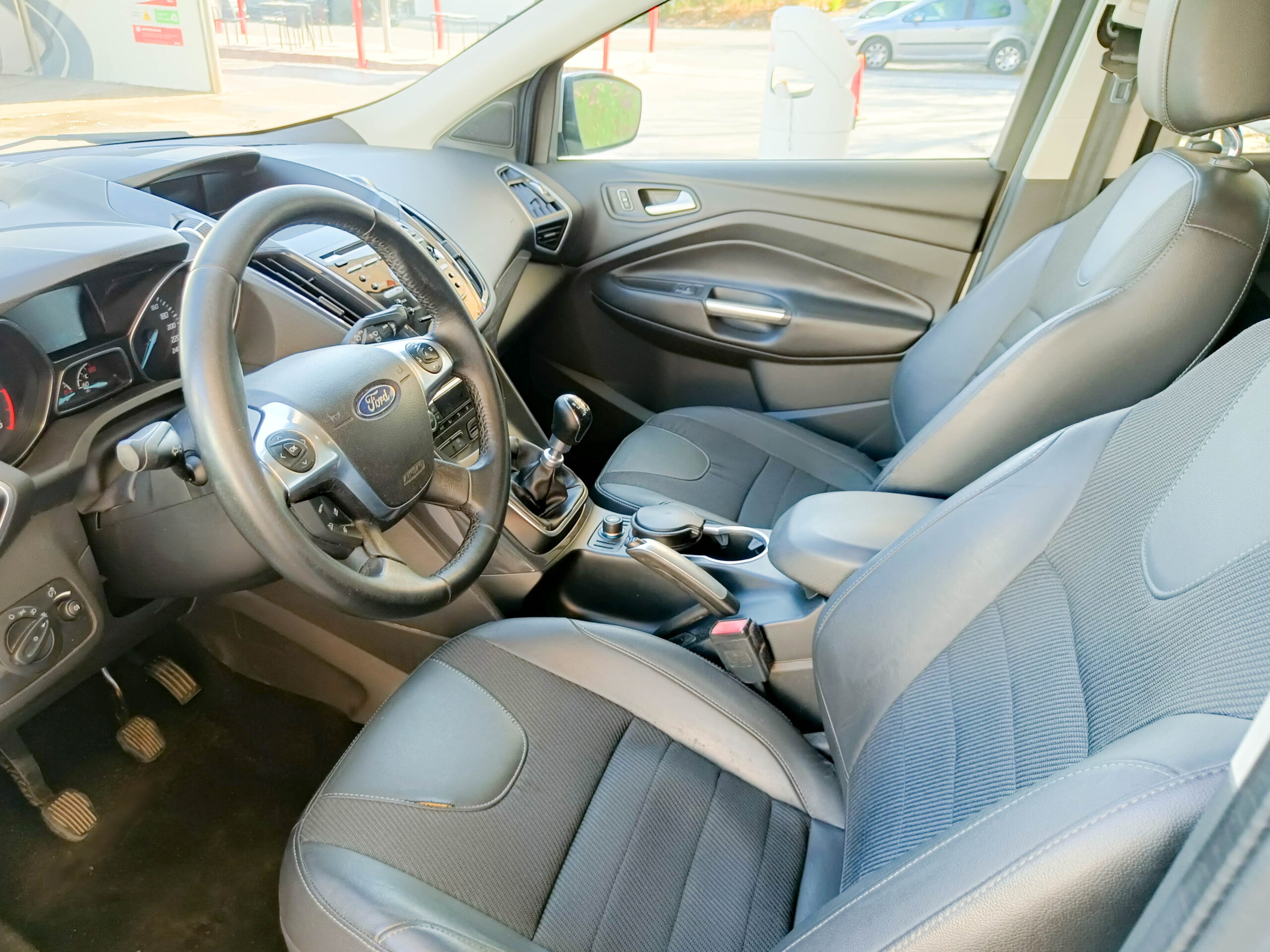 FORD KUGA 2.0TDCI TITANIUM 2WD _ 140 cv _ 2014 _ 189.000 kms _ Diesel _ desde 169€/mes _ hasta 600€ descuento