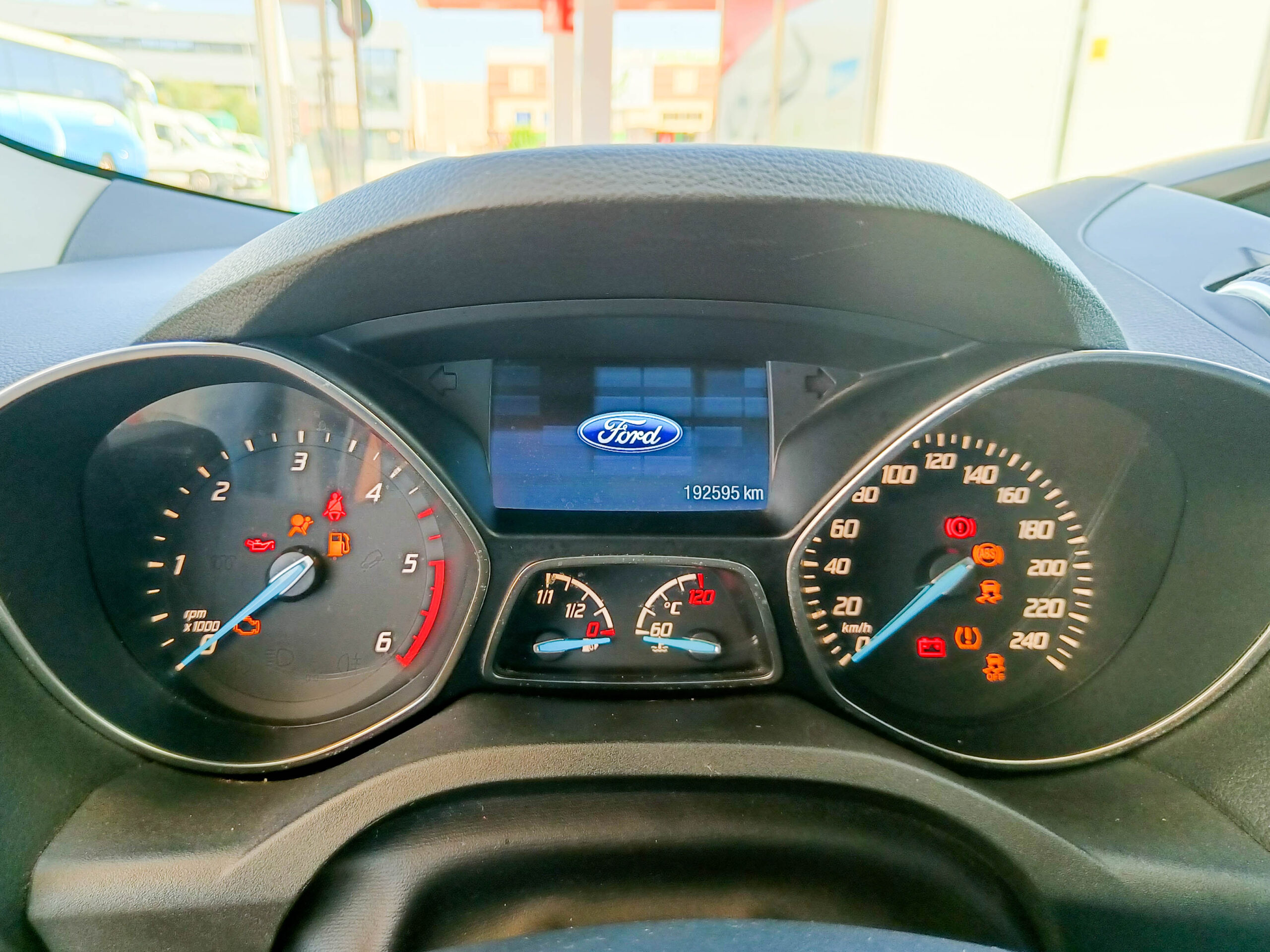 FORD KUGA 2.0TDCI TITANIUM 2WD _ 140 cv _ 2014 _ 189.000 kms _ Diesel _ desde 169€/mes _ hasta 600€ descuento