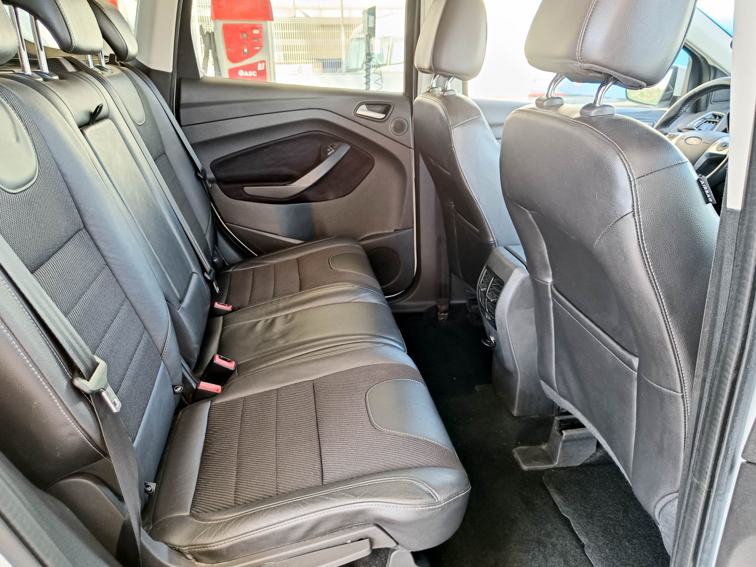 FORD KUGA 2.0TDCI TITANIUM 2WD _ 140 cv _ 2014 _ 189.000 kms _ Diesel _ desde 169€/mes _ hasta 600€ descuento