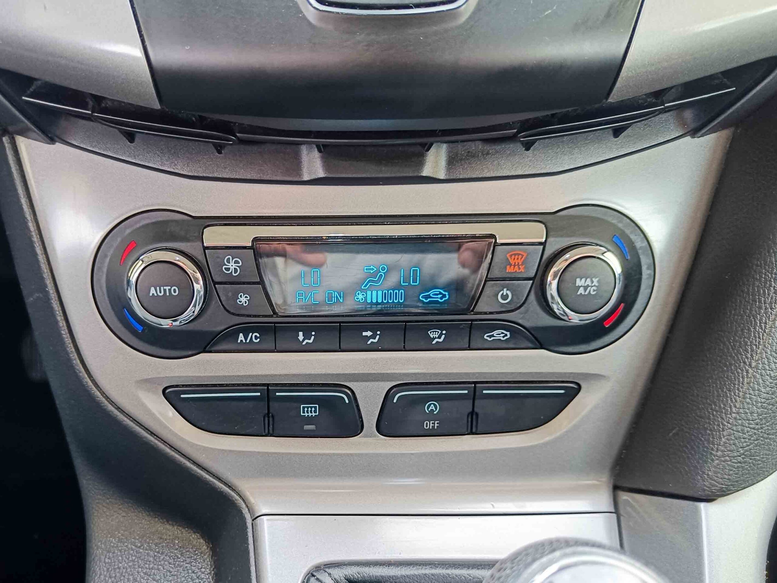 FORD FOCUS 1.6 TDCi TREND _ 115cv _ 2011 _ 139.000 kms _ PRECIO AL CONTADO 7.500€ _ PRECIO FINANCIADO 7.500€