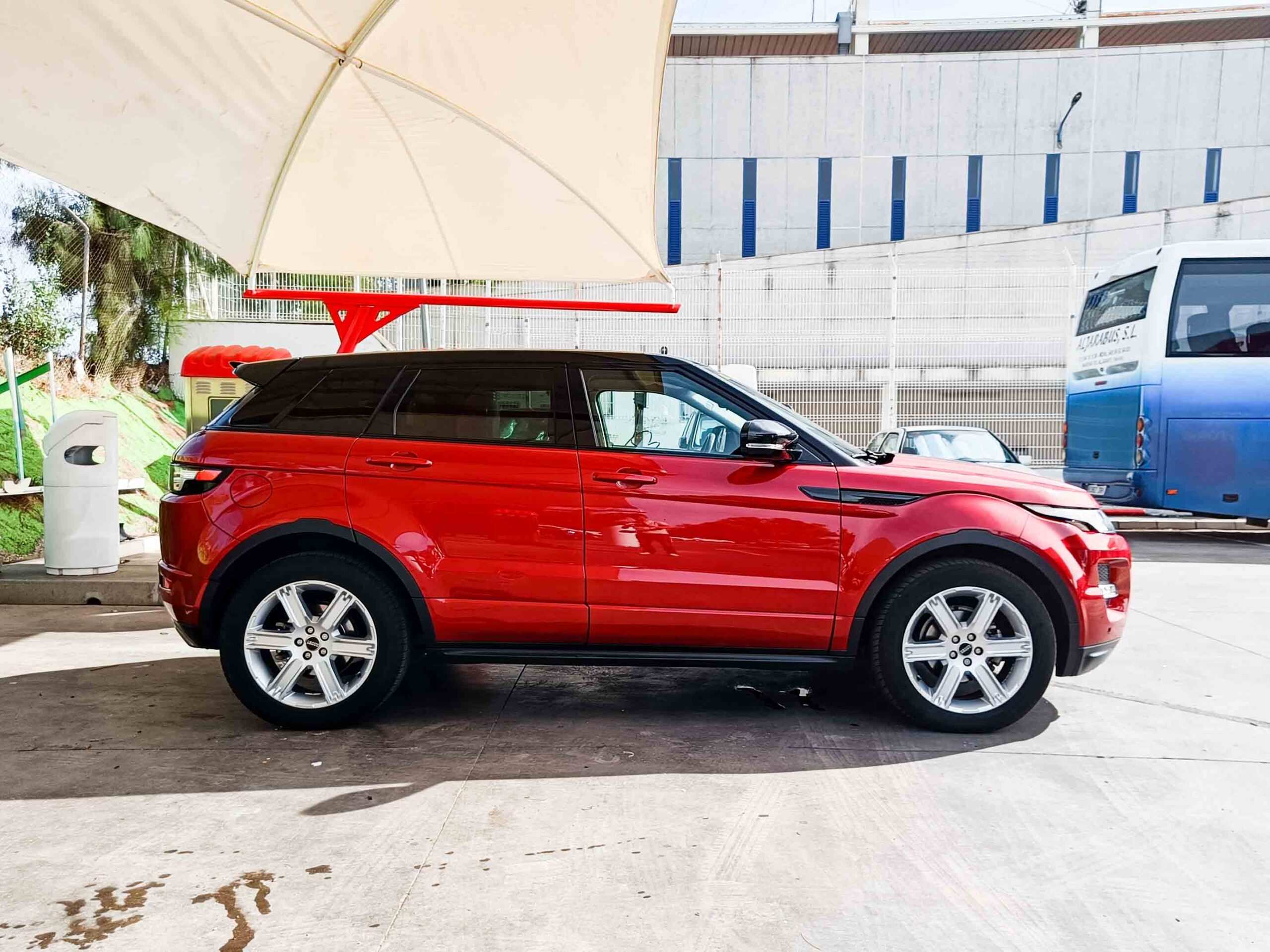 LAND-ROVER Range Rover Evoque I 2.2 TD4 PDF 4WD BVA6 AUT. _ 150 cv _ 2012 _ 23.000 kms _ PRECIO AL CONTADO: 23.990€ _ PRECIO FINANCIADO: 22.490