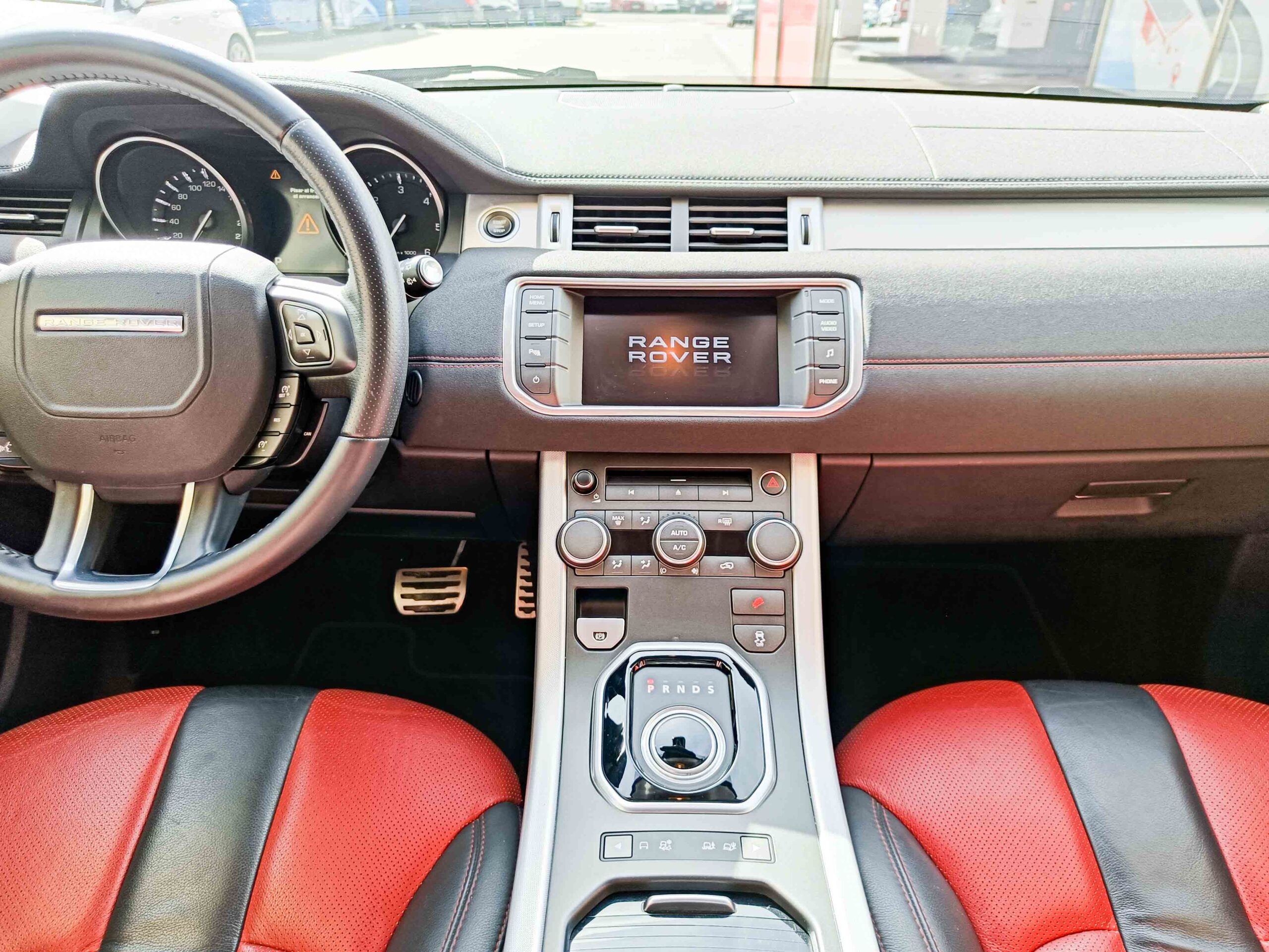 LAND-ROVER Range Rover Evoque I 2.2 TD4 PDF 4WD BVA6 AUT. _ 150 cv _ 2012 _ 23.000 kms _ PRECIO AL CONTADO: 23.990€ _ PRECIO FINANCIADO: 22.490