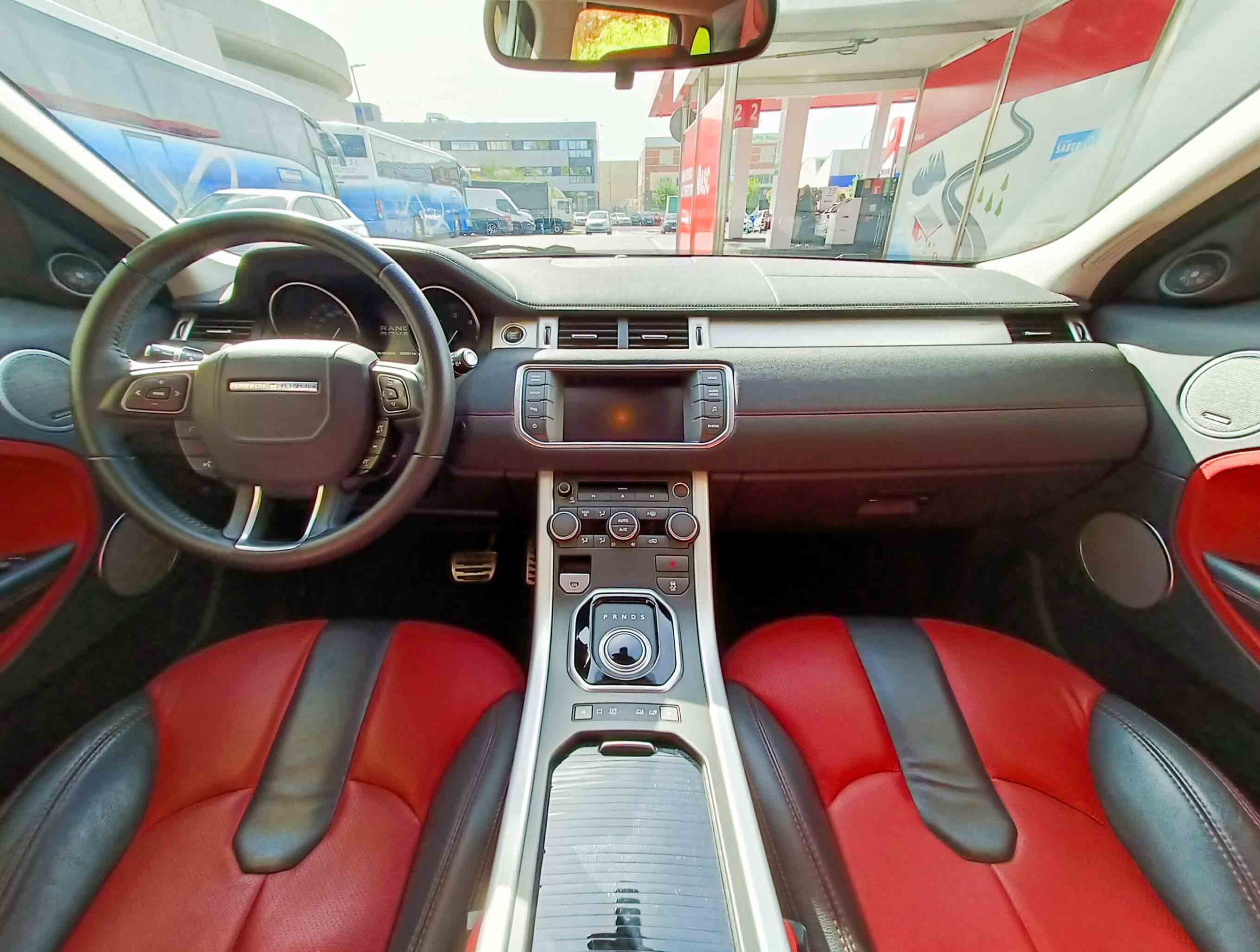 LAND-ROVER Range Rover Evoque I 2.2 TD4 PDF 4WD BVA6 AUT. _ 150 cv _ 2012 _ 23.000 kms _ PRECIO AL CONTADO: 23.990€ _ PRECIO FINANCIADO: 22.490