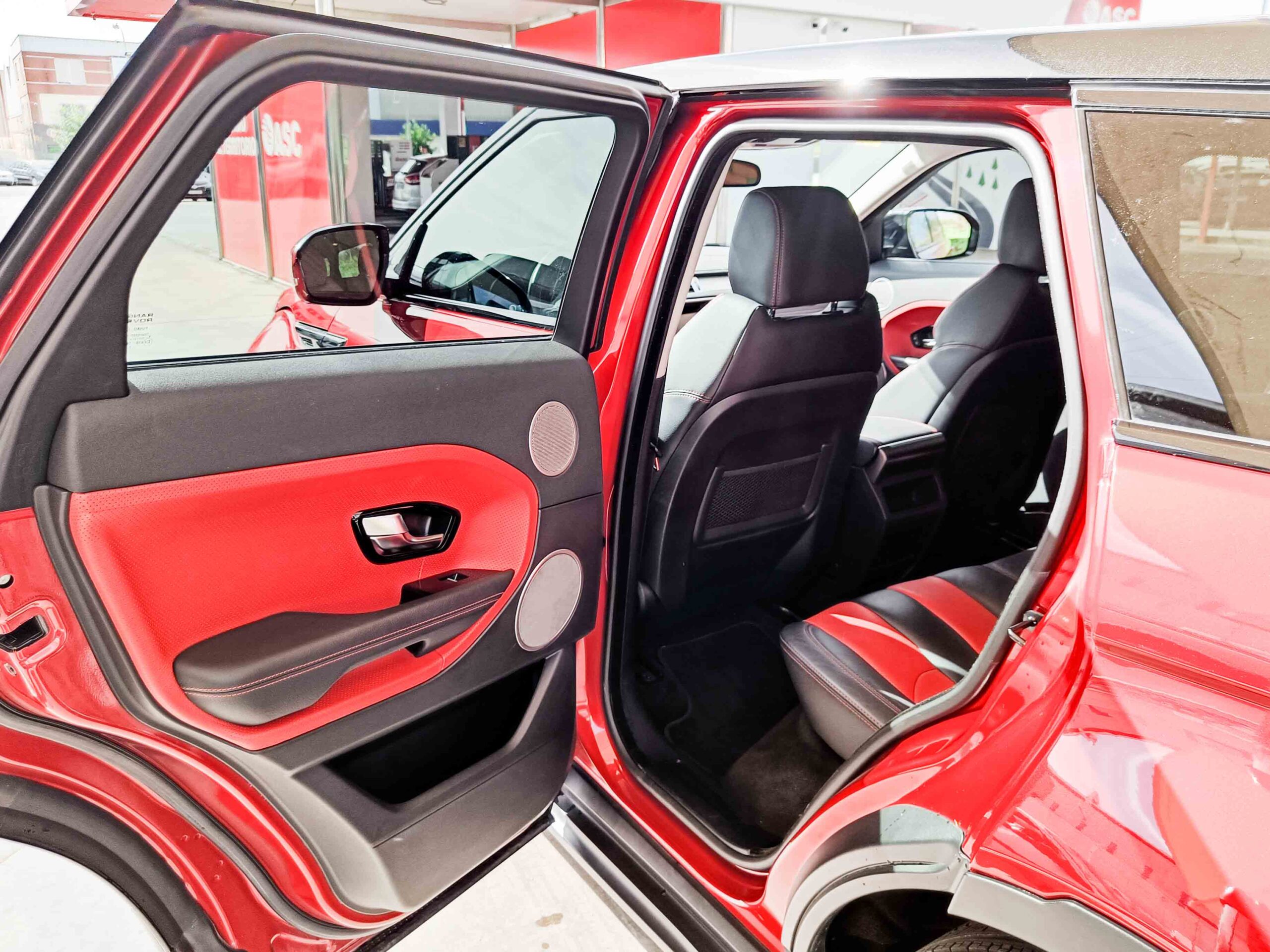 LAND-ROVER Range Rover Evoque I 2.2 TD4 PDF 4WD BVA6 AUT. _ 150 cv _ 2012 _ 23.000 kms _ PRECIO AL CONTADO: 23.990€ _ PRECIO FINANCIADO: 22.490