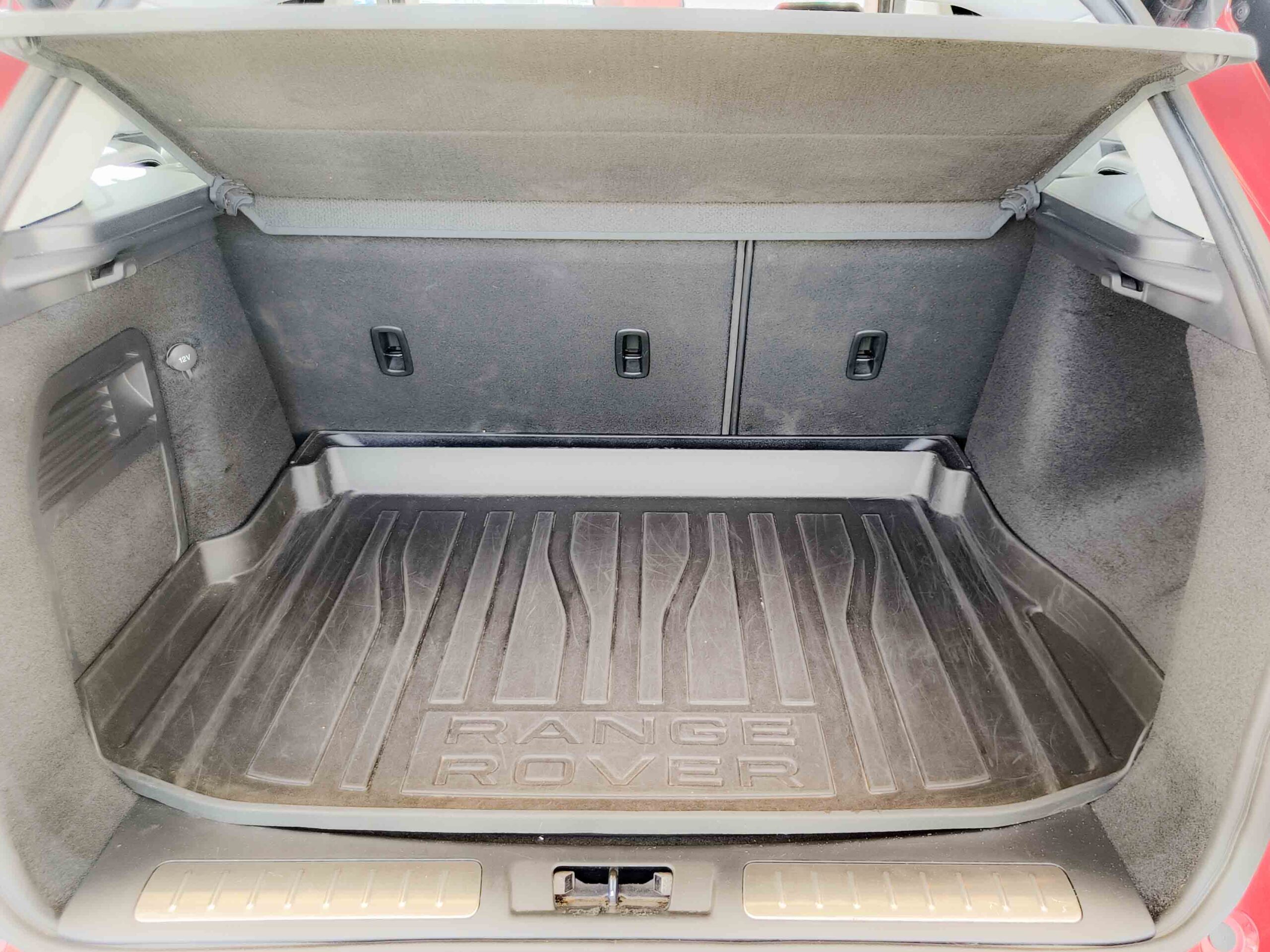 LAND-ROVER Range Rover Evoque I 2.2 TD4 PDF 4WD BVA6 AUT. _ 150 cv _ 2012 _ 23.000 kms _ PRECIO AL CONTADO: 23.990€ _ PRECIO FINANCIADO: 22.490