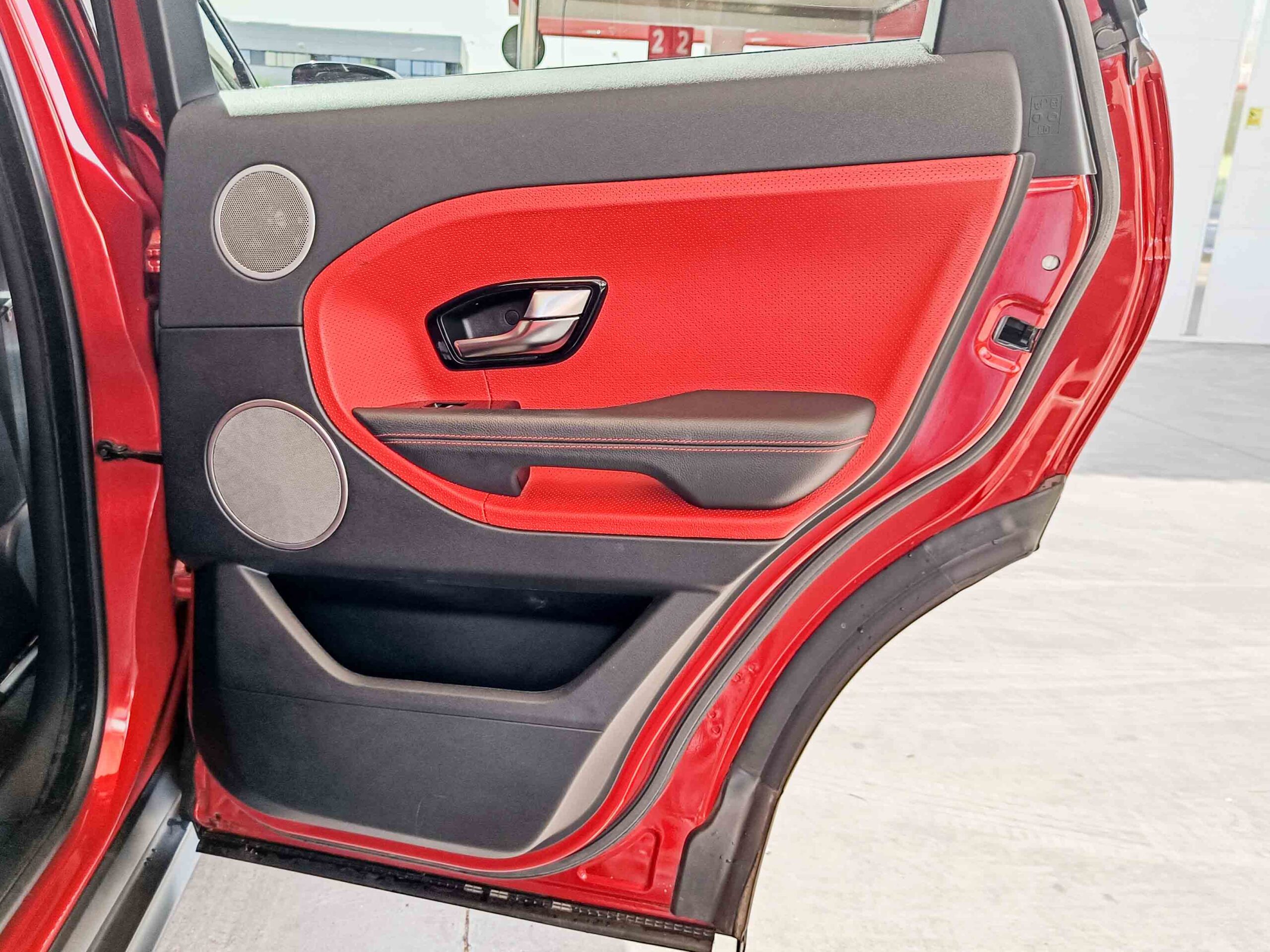 LAND-ROVER Range Rover Evoque I 2.2 TD4 PDF 4WD BVA6 AUT. _ 150 cv _ 2012 _ 23.000 kms _ PRECIO AL CONTADO: 23.990€ _ PRECIO FINANCIADO: 22.490