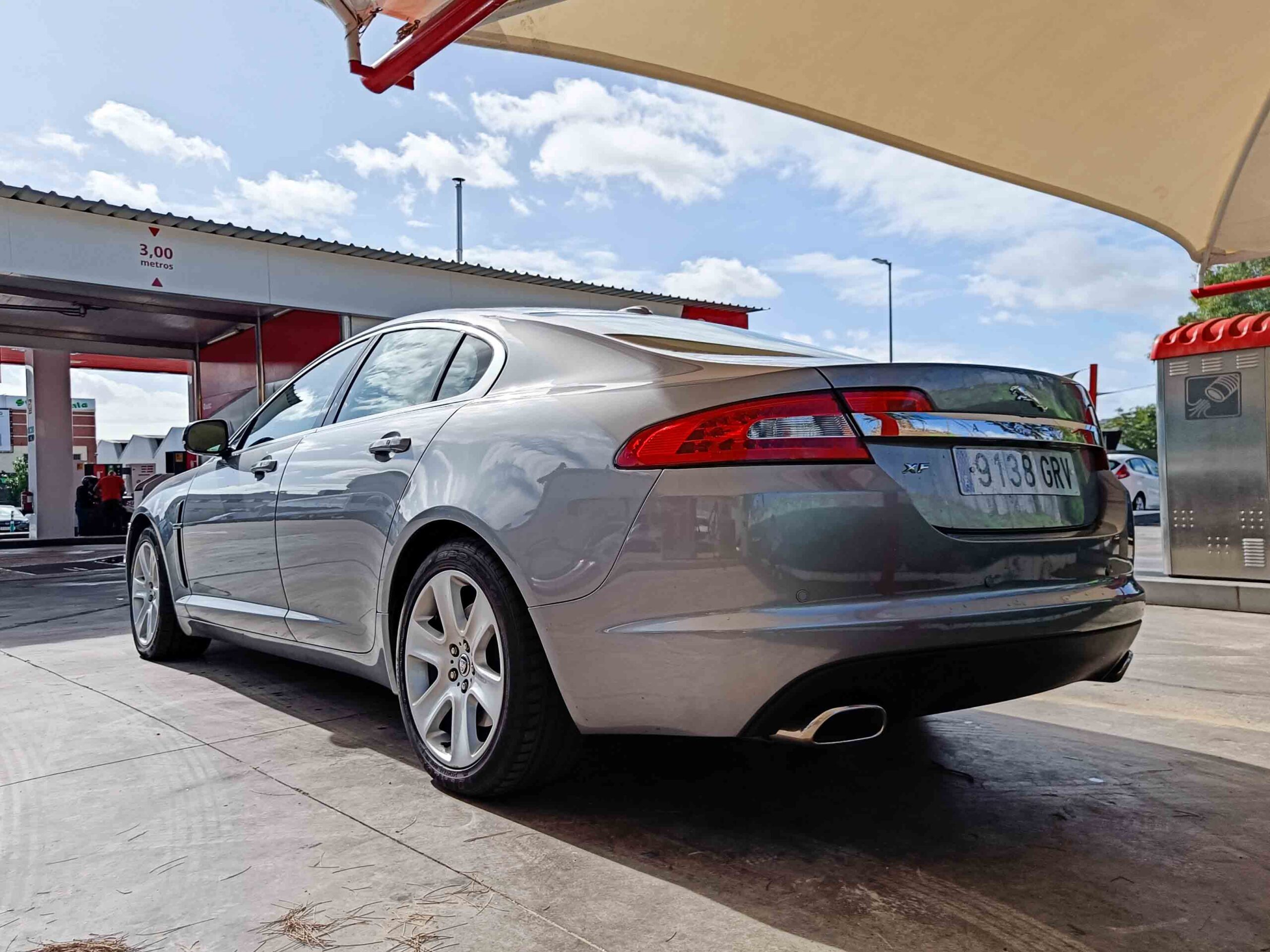 JAGUAR XF 3.0 V6 DIESEL PREMIUM LUXURY _ 240 cv _ 2010 _ 24.000 kms _ Desde 247€/mes _ AUTOMATICO. Hasta 1300€ de descuento por financiación.