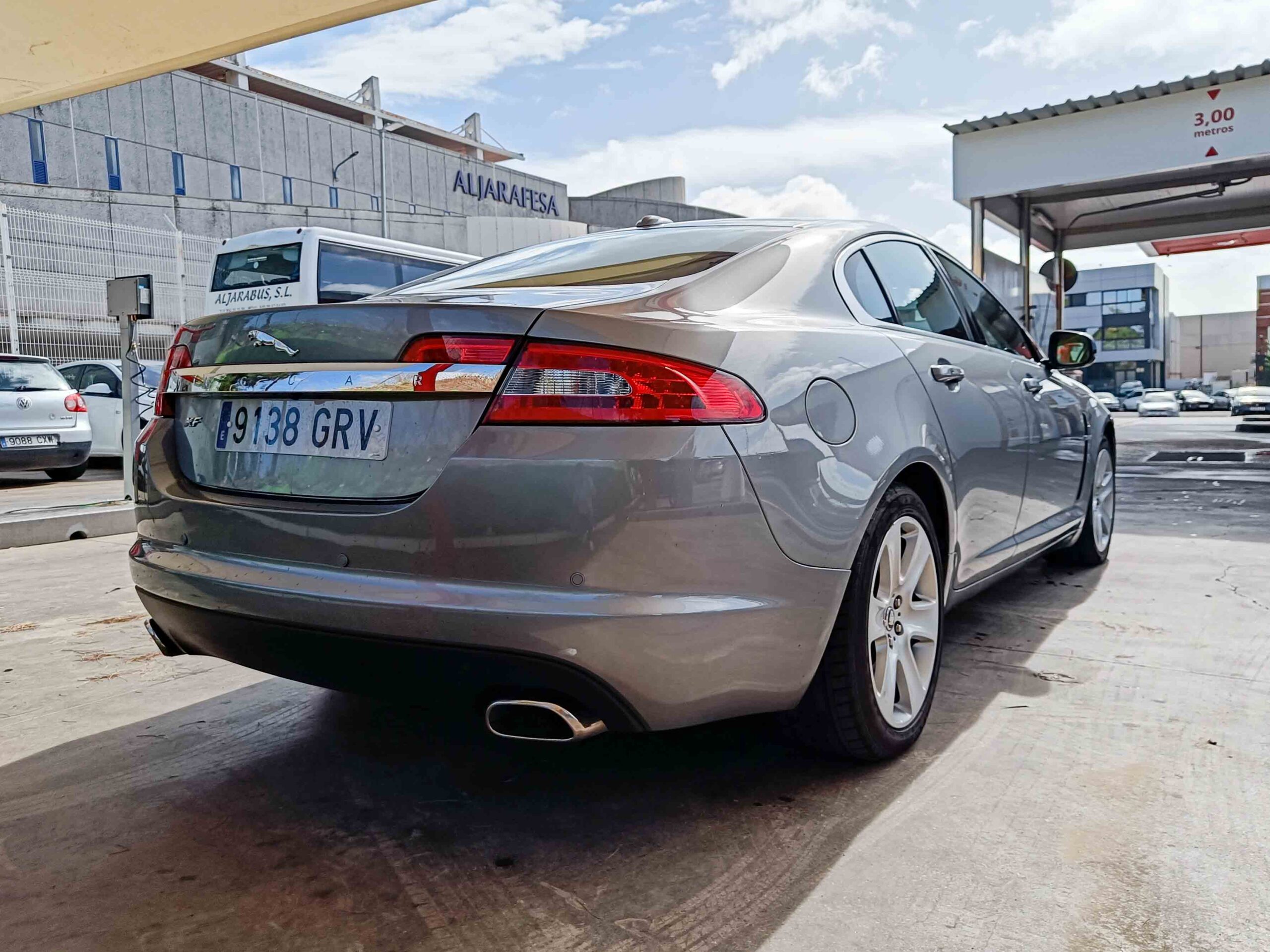 JAGUAR XF 3.0 V6 DIESEL PREMIUM LUXURY _ 240 cv _ 2010 _ 24.000 kms _ Desde 247€/mes _ AUTOMATICO. Hasta 1300€ de descuento por financiación.