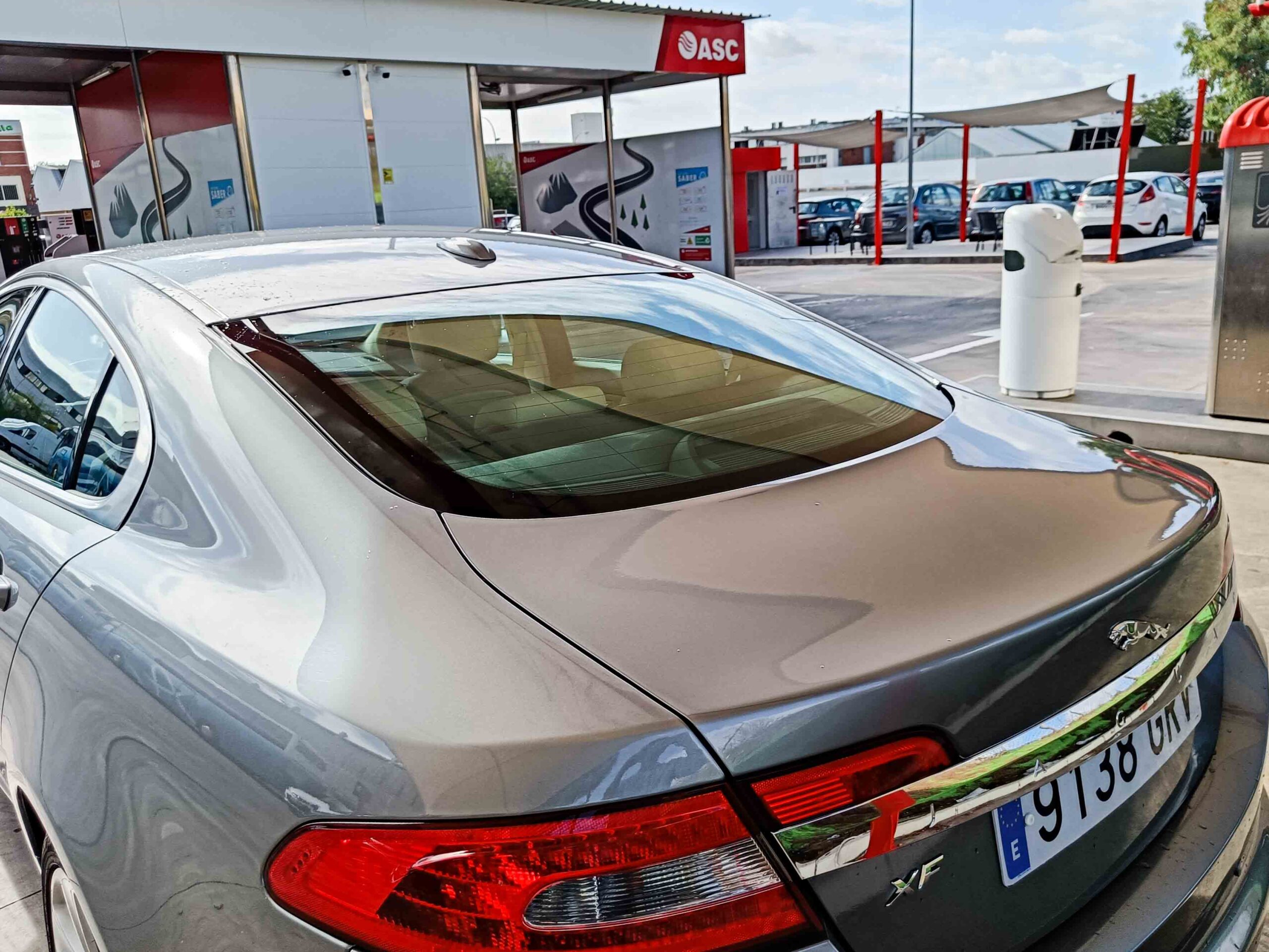 JAGUAR XF 3.0 V6 DIESEL PREMIUM LUXURY _ 240 cv _ 2010 _ 24.000 kms _ Desde 247€/mes _ AUTOMATICO. Hasta 1300€ de descuento por financiación.