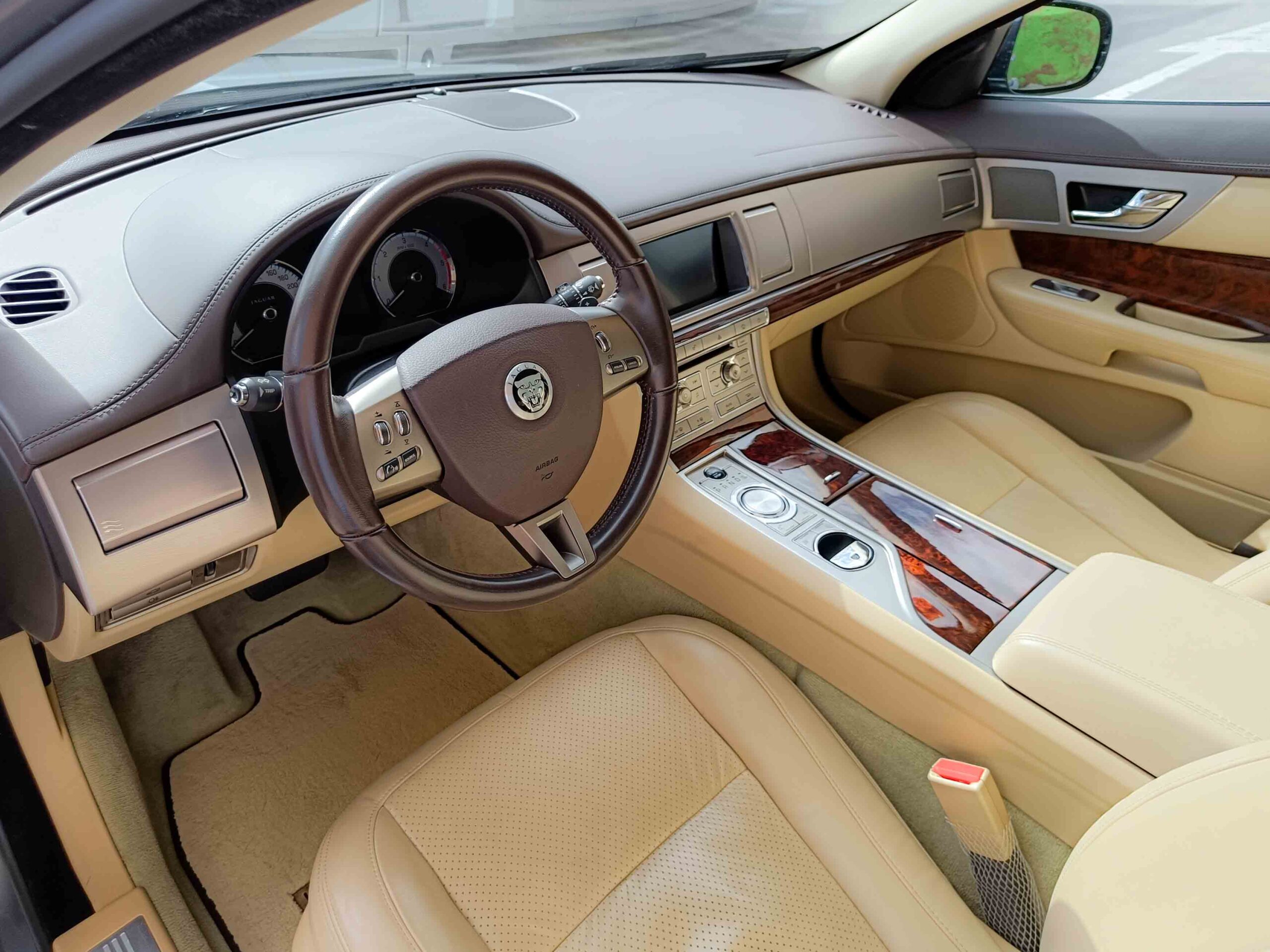 JAGUAR XF 3.0 V6 DIESEL PREMIUM LUXURY _ 240 cv _ 2010 _ 24.000 kms _ Desde 247€/mes _ AUTOMATICO. Hasta 1300€ de descuento por financiación.