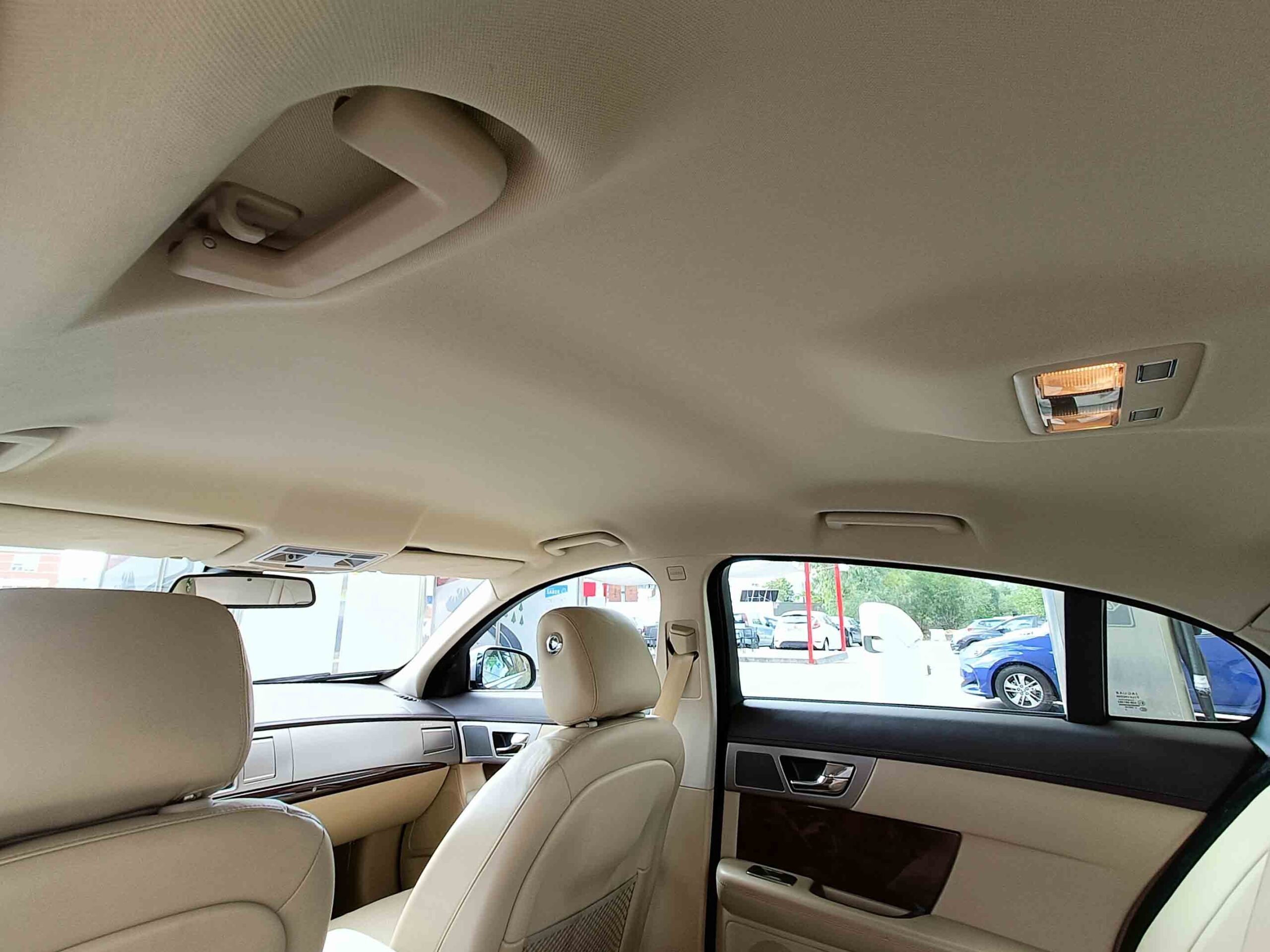 JAGUAR XF 3.0 V6 DIESEL PREMIUM LUXURY _ 240 cv _ 2010 _ 24.000 kms _ Desde 247€/mes _ AUTOMATICO. Hasta 1300€ de descuento por financiación.