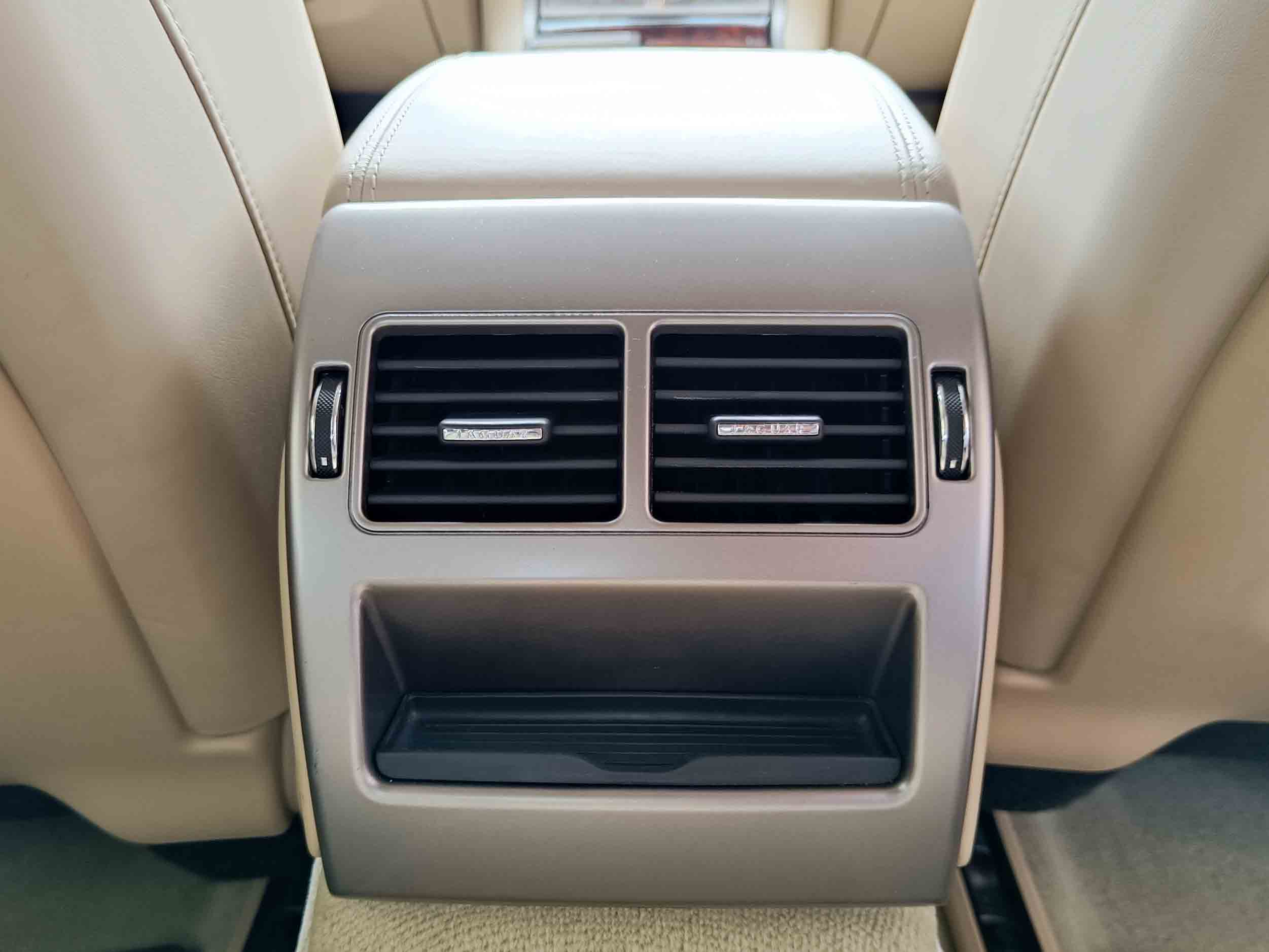 JAGUAR XF 3.0 V6 DIESEL PREMIUM LUXURY _ 240 cv _ 2010 _ 24.000 kms _ Desde 247€/mes _ AUTOMATICO. Hasta 1300€ de descuento por financiación.