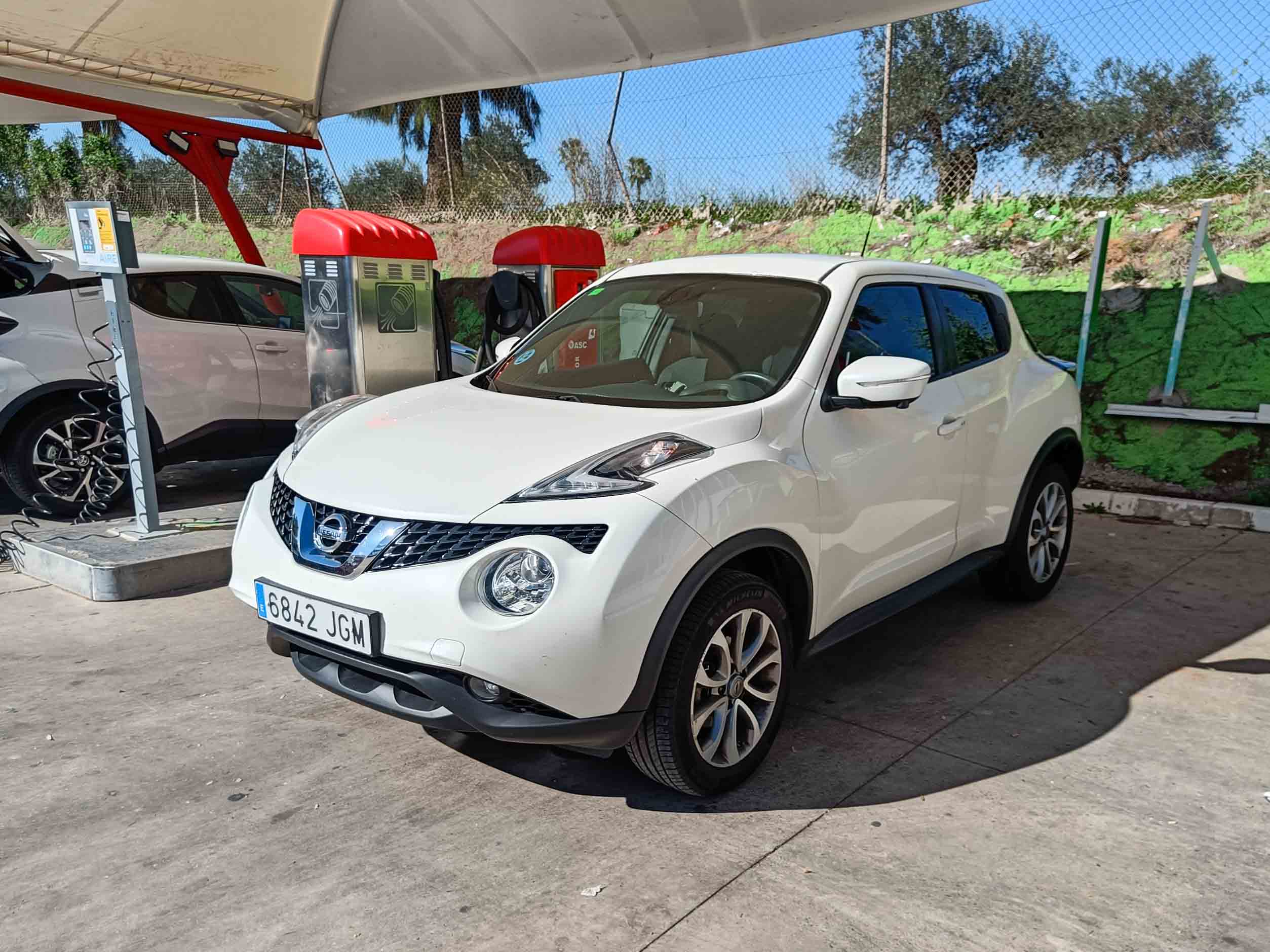 NISSAN JUKE 1.6 TEKNA S 4X2 XTRONIC _ 117cv _ 2015 _ 165.000 kms _ Gasolina _ AUTOMATICO _ Desde 167€/mes _ Hasta 400€ de descuento