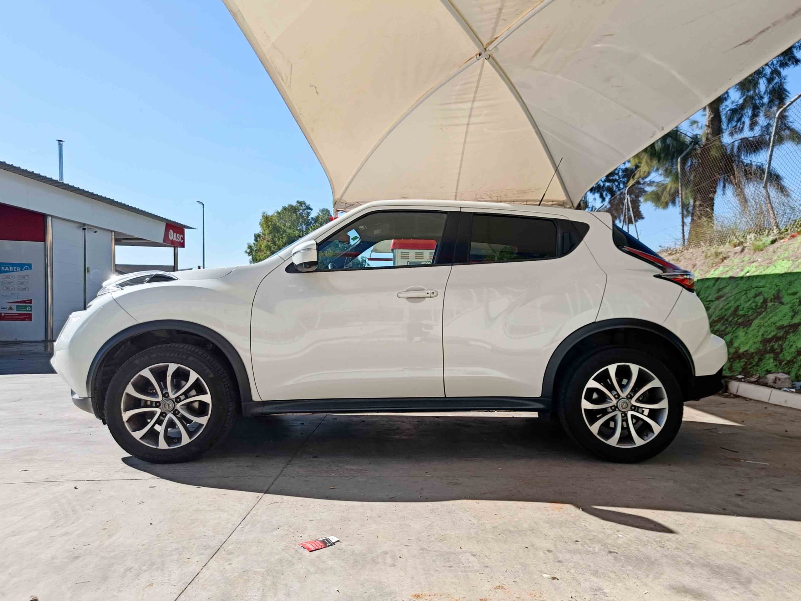 NISSAN JUKE 1.6 TEKNA S 4X2 XTRONIC _ 117cv _ 2015 _ 165.000 kms _ Gasolina _ AUTOMATICO _ Desde 167€/mes _ Hasta 400€ de descuento
