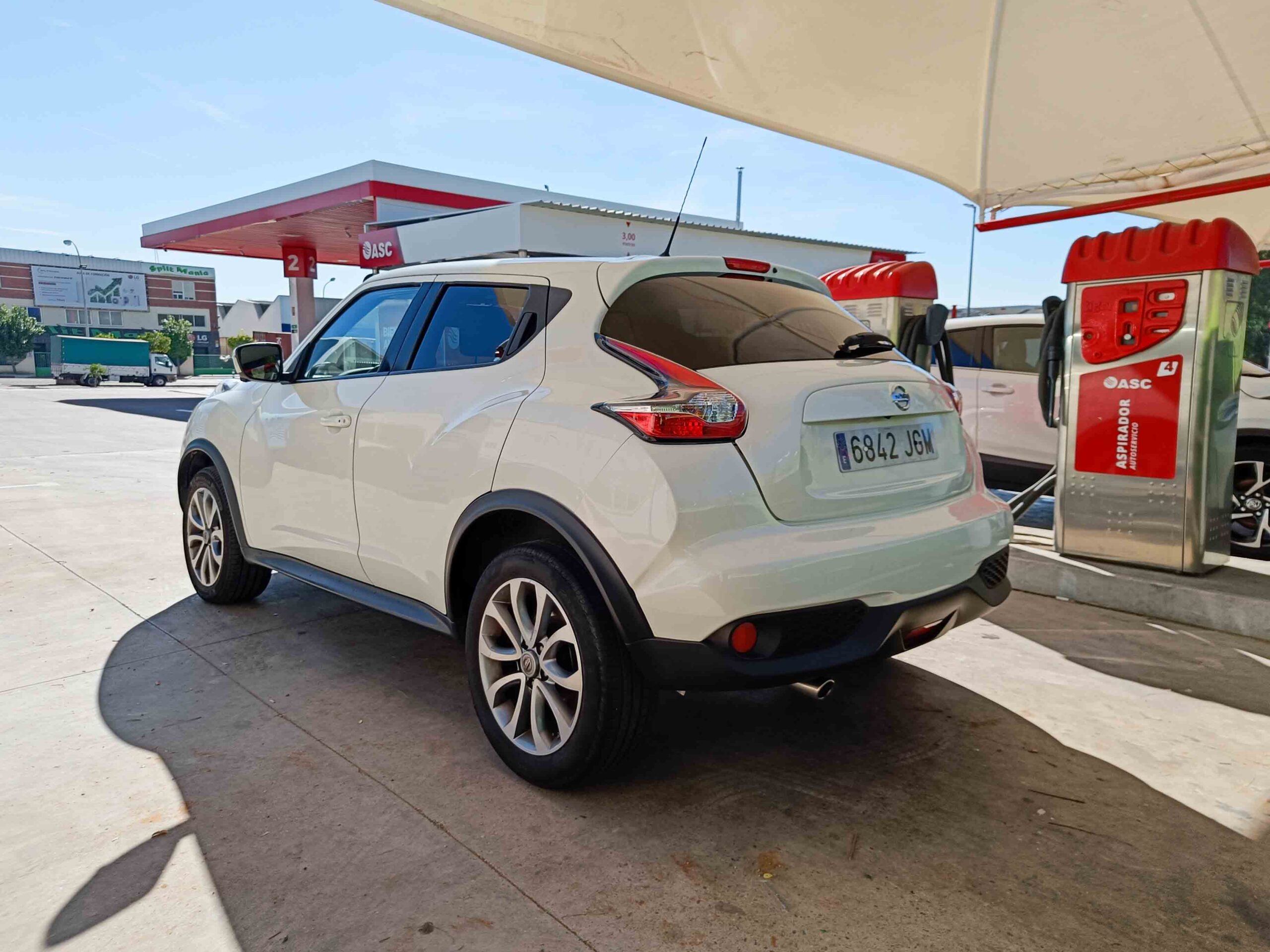 NISSAN JUKE 1.6 TEKNA S 4X2 XTRONIC _ 117cv _ 2015 _ 165.000 kms _ Gasolina _ AUTOMATICO _ Desde 167€/mes _ Hasta 400€ de descuento