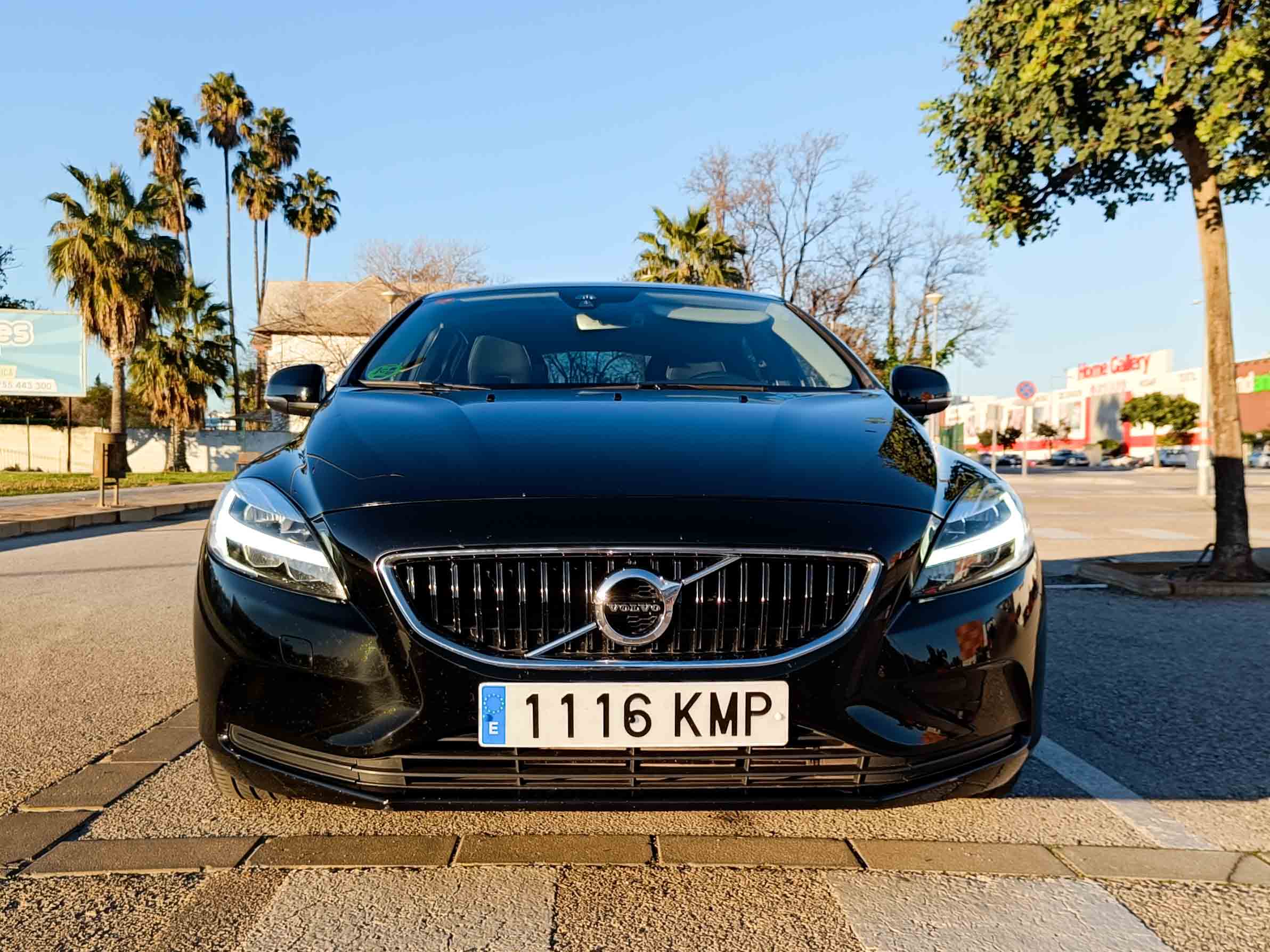 VOLVO V40 D3 MOMENTUM _ 150cv _ 2018 _ 180.000 kms _ Diesel _ Hasta 700€ de descuento por financiación