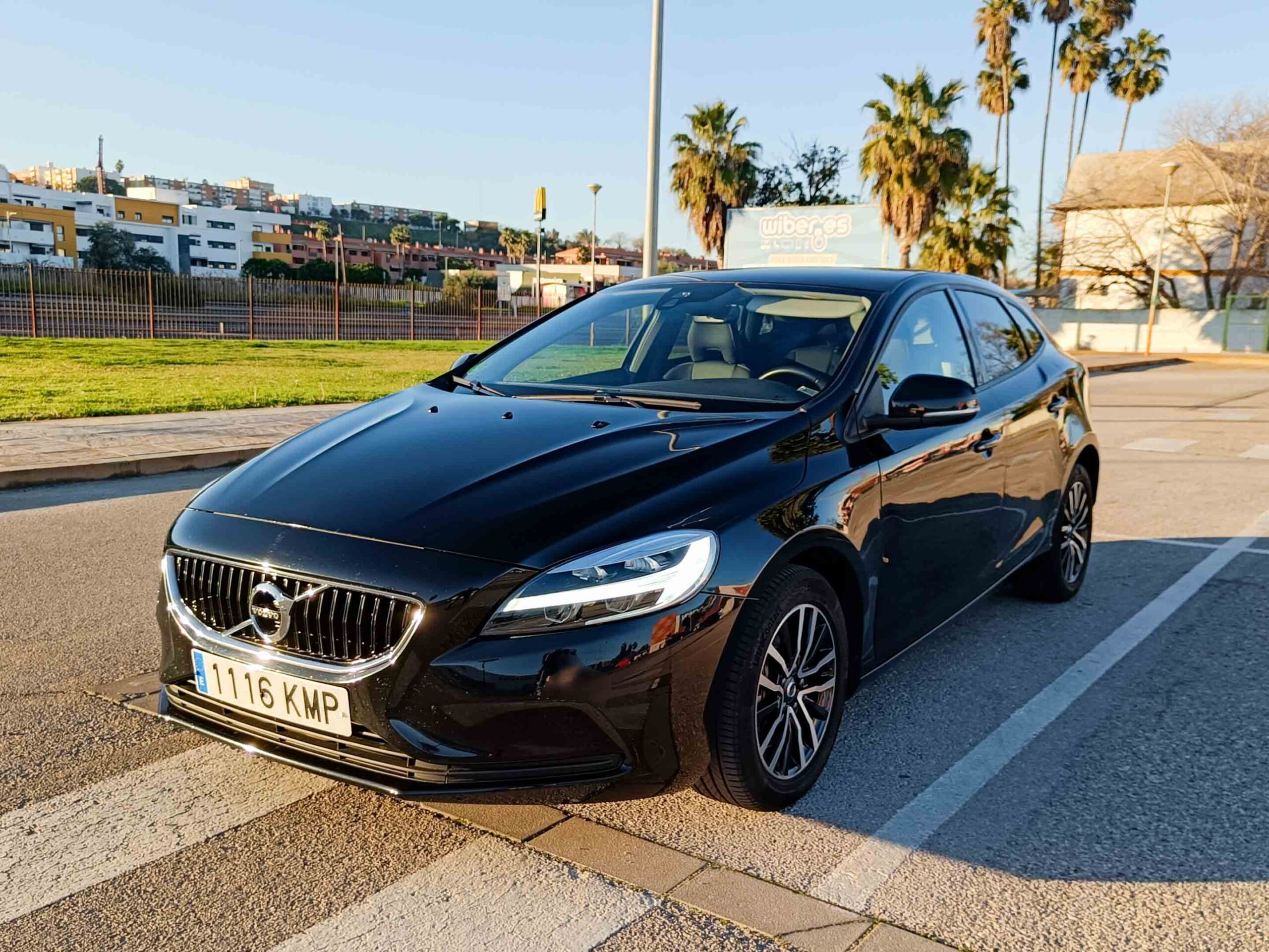 VOLVO V40 D3 MOMENTUM _ 150cv _ 2018 _ 180.000 kms _ Diesel _ Hasta 700€ de descuento por financiación