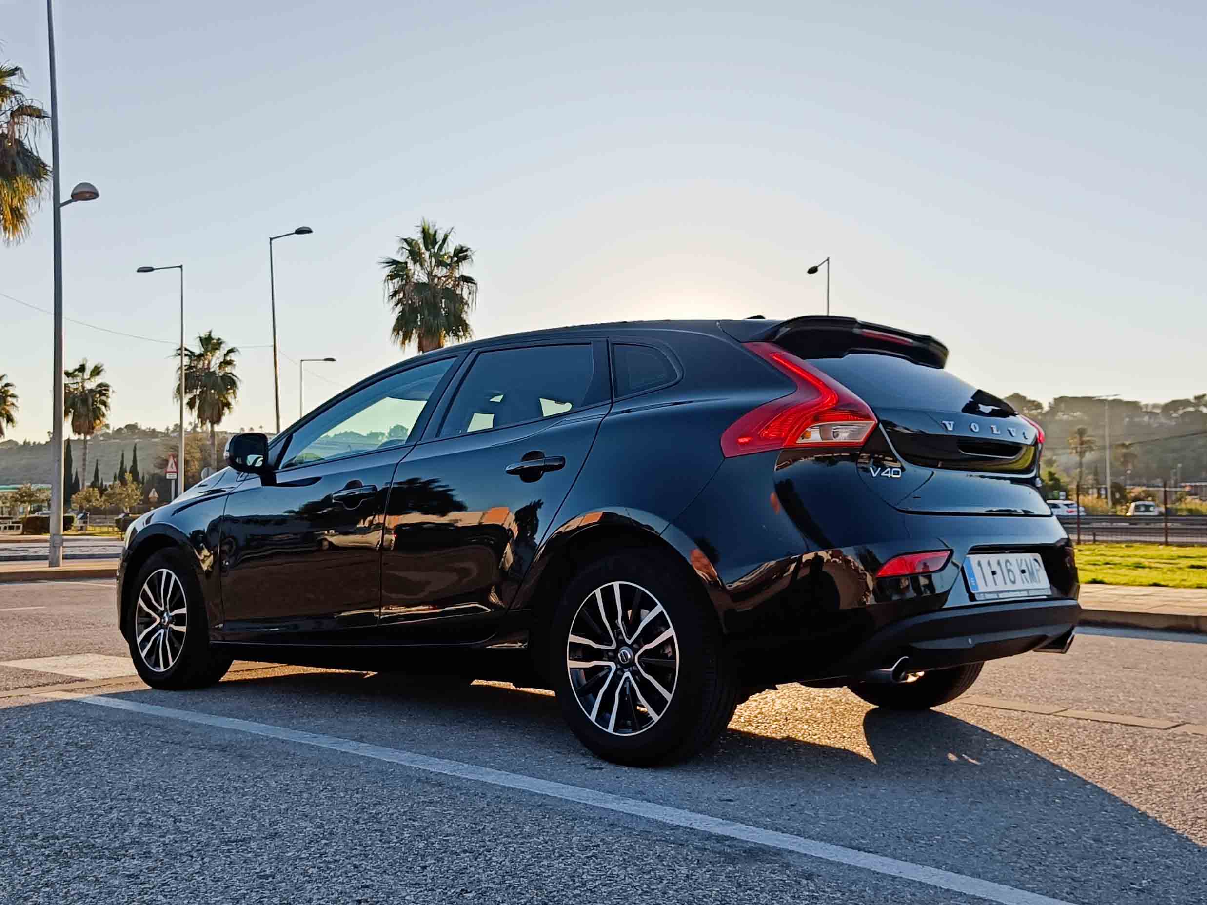 VOLVO V40 D3 MOMENTUM _ 150cv _ 2018 _ 180.000 kms _ Diesel _ Hasta 700€ de descuento por financiación