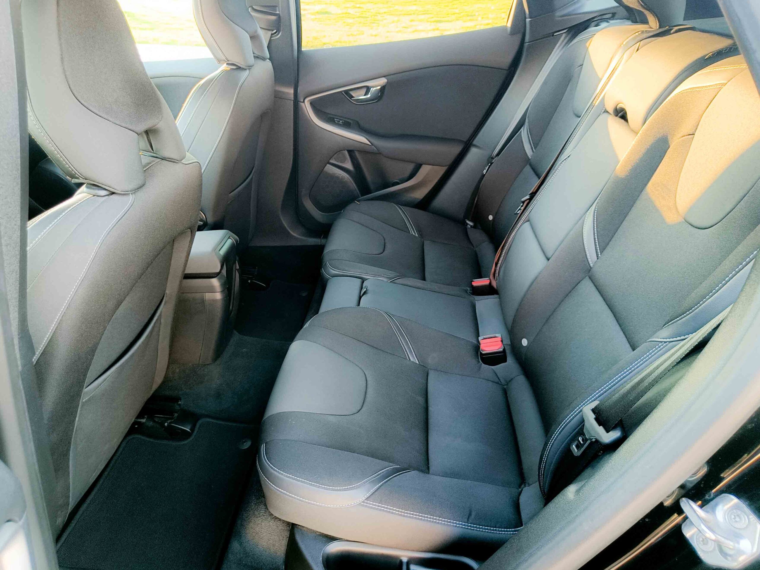 VOLVO V40 D3 MOMENTUM _ 150cv _ 2018 _ 180.000 kms _ Diesel _ Hasta 700€ de descuento por financiación