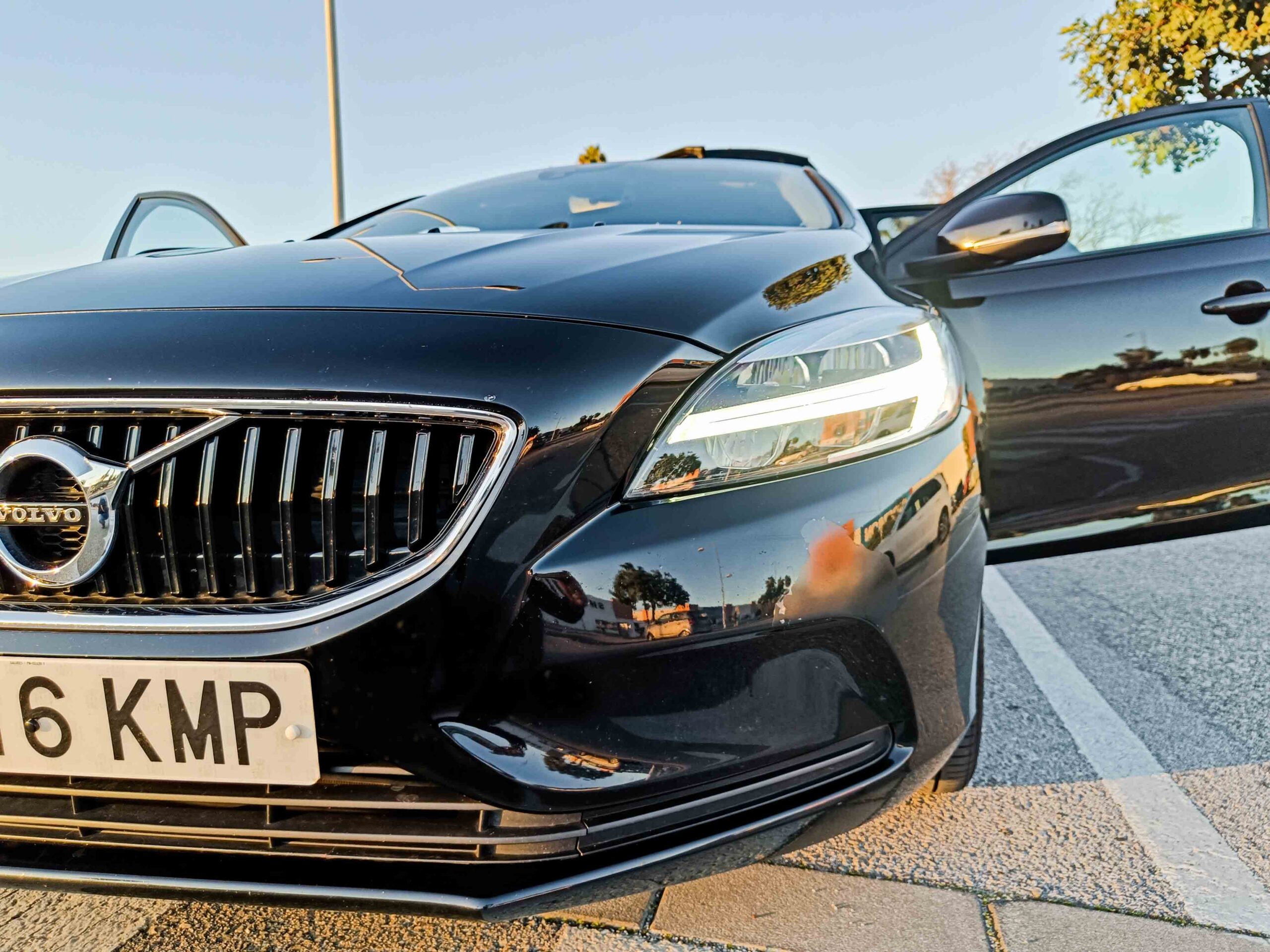 VOLVO V40 D3 MOMENTUM _ 150cv _ 2018 _ 180.000 kms _ Diesel _ Hasta 700€ de descuento por financiación