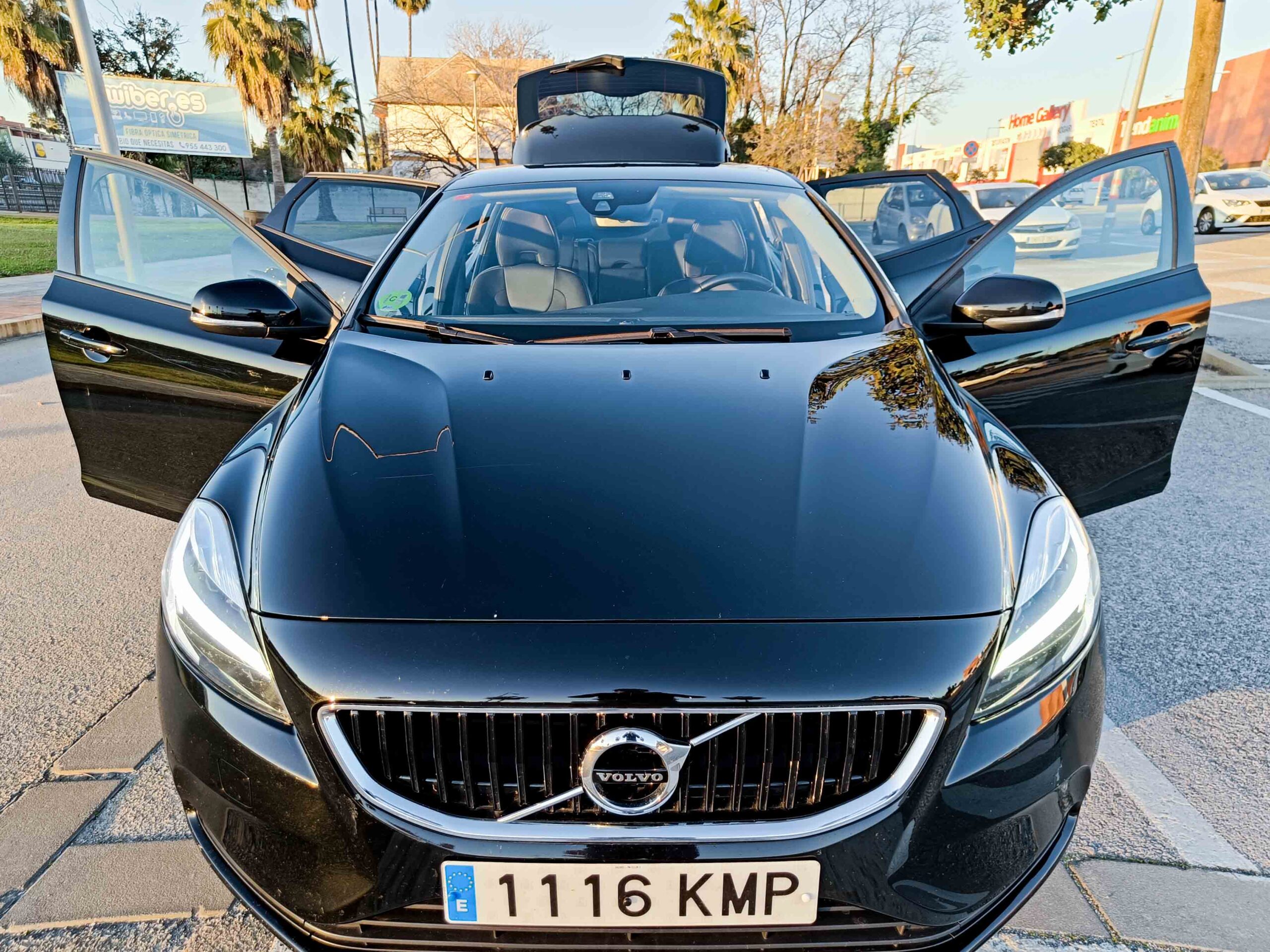 VOLVO V40 D3 MOMENTUM _ 150cv _ 2018 _ 180.000 kms _ Diesel _ Hasta 700€ de descuento por financiación