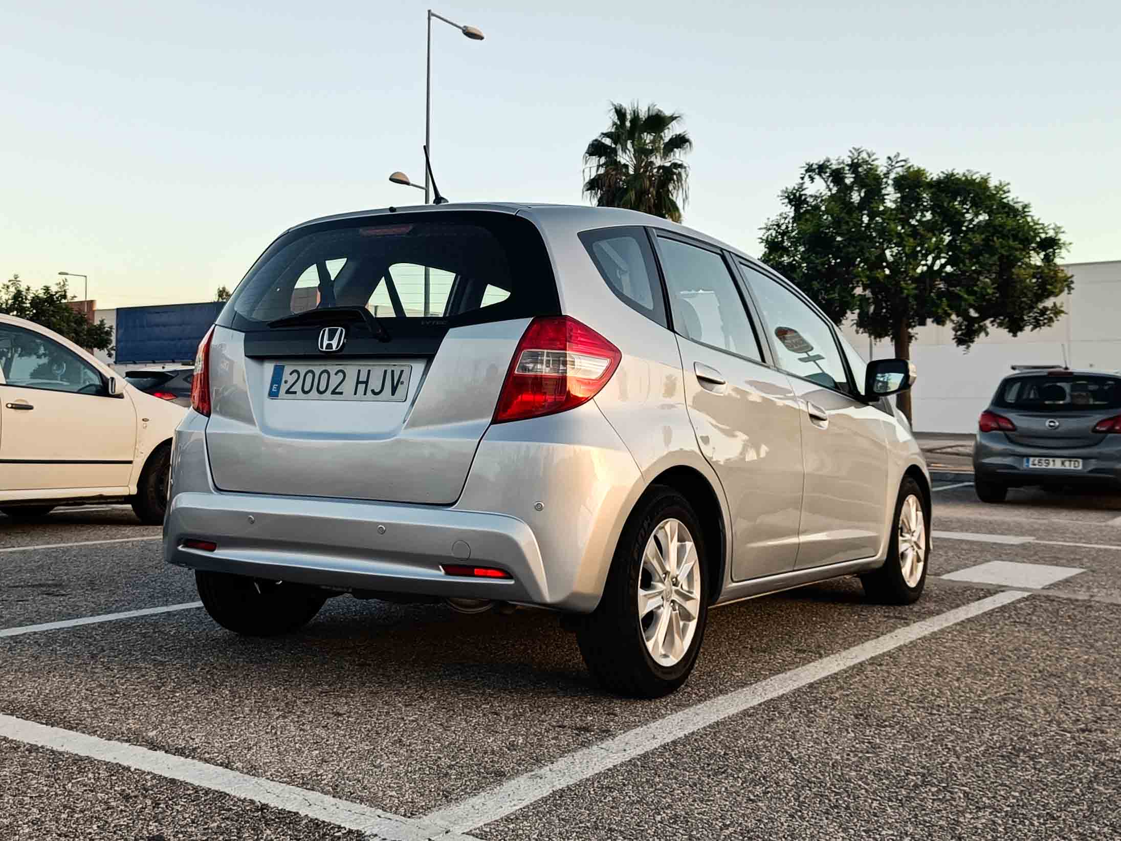 HONDA JAZZ 1.4i VTEC COMFORT CVT _ 99cv _ 2012 _ 79.000 kms _ Gasolina _ AUT. _ Hasta 500€ de descuento por financiación.