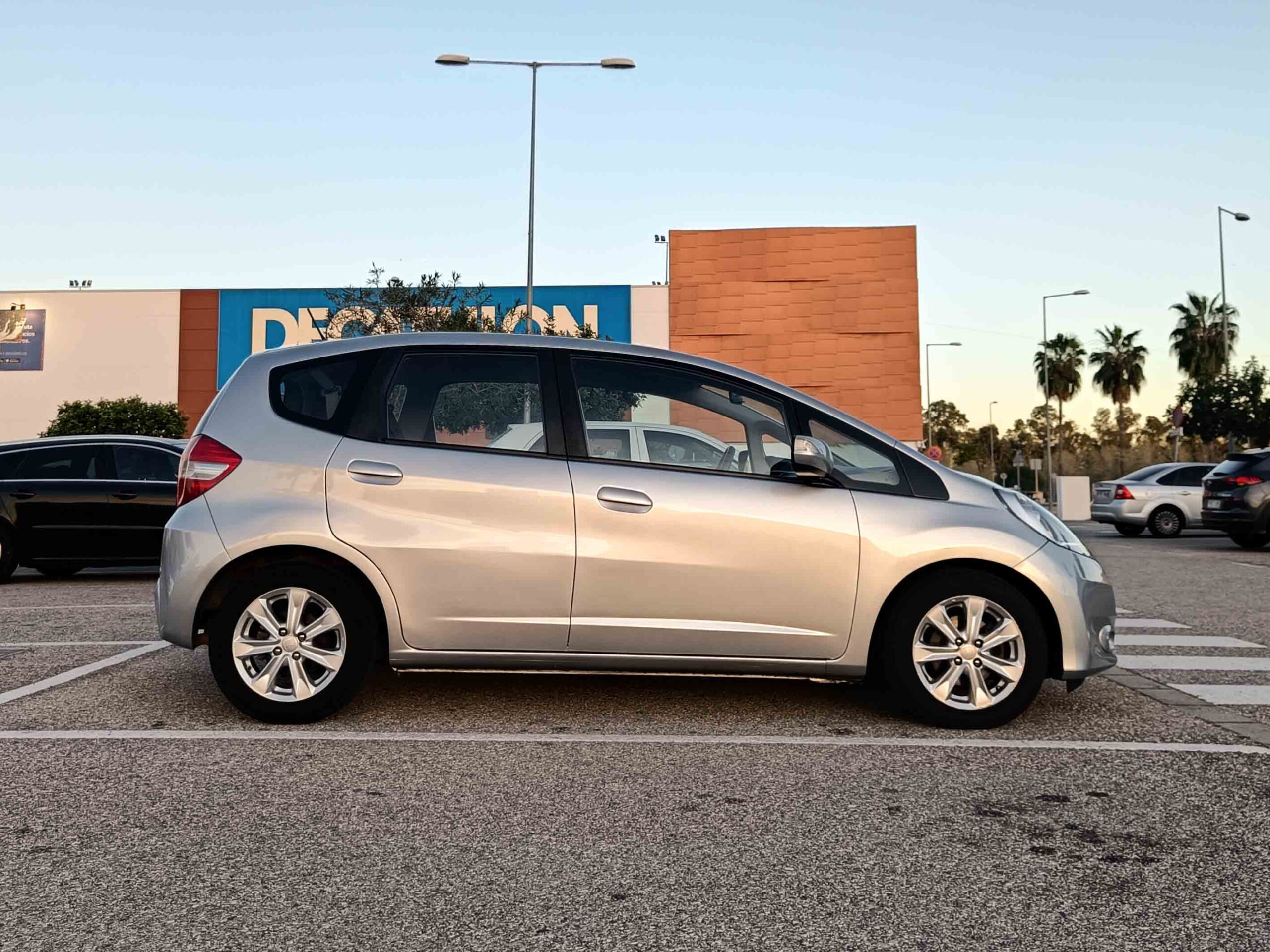 HONDA JAZZ 1.4i VTEC COMFORT CVT _ 99cv _ 2012 _ 79.000 kms _ Gasolina _ AUT. _ Hasta 500€ de descuento por financiación.