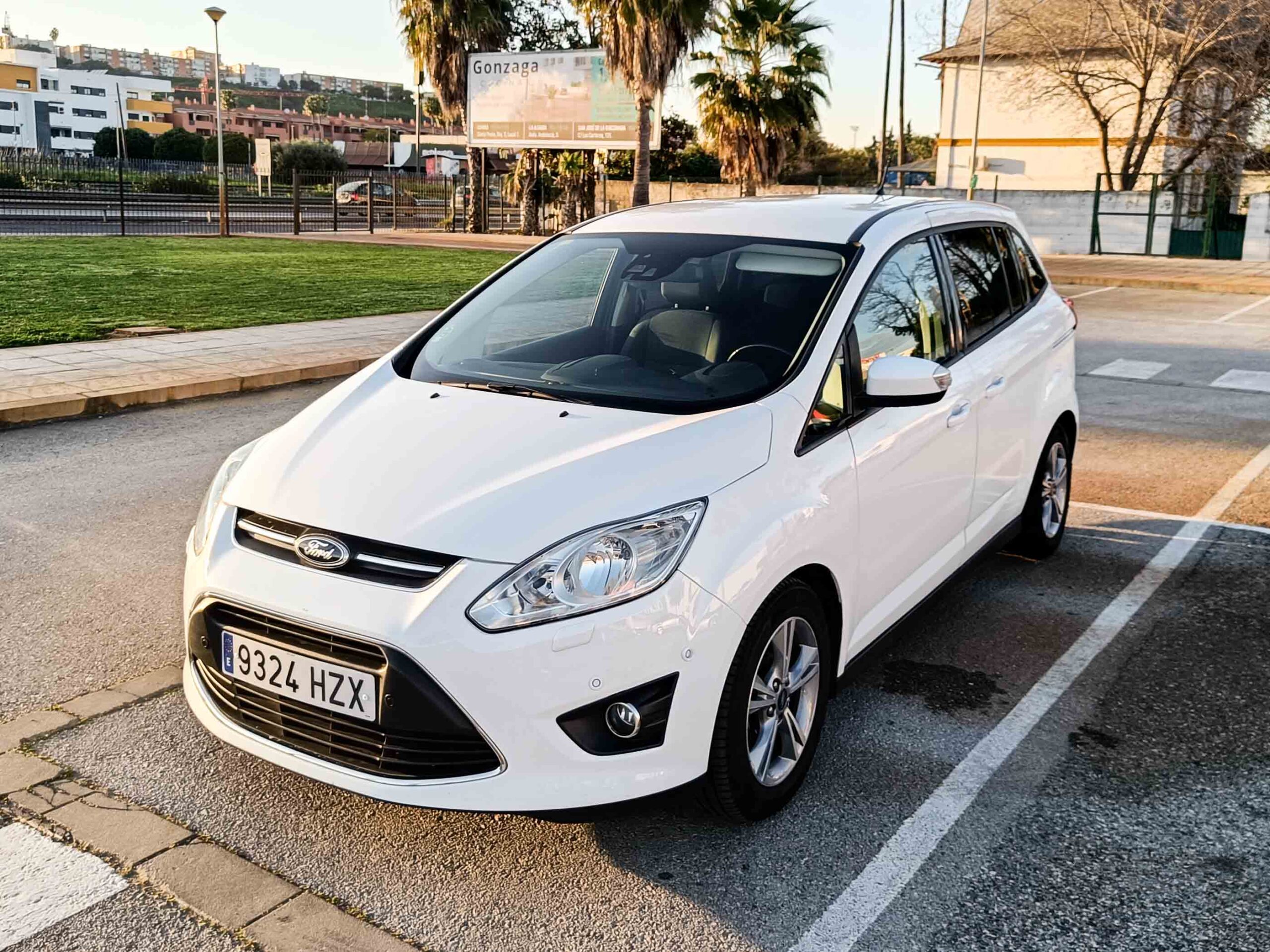 FORD GRAND C-MAX 1.0 16v ECOBOOST AUTO S&S TREND _ 125cv _ 2015 _ 143.000 kms _ Gasolina _ desde 154€/mes