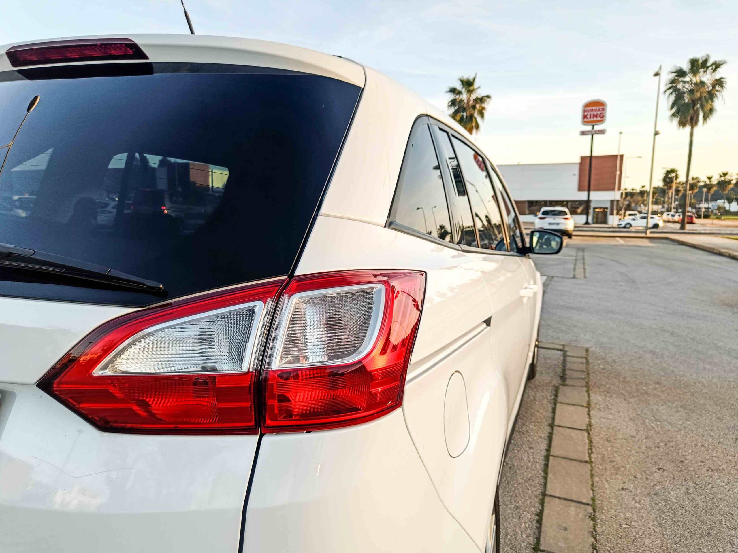 FORD GRAND C-MAX 1.0 16v ECOBOOST AUTO S&S TREND _ 125cv _ 2015 _ 143.000 kms _ Gasolina _ desde 154€/mes