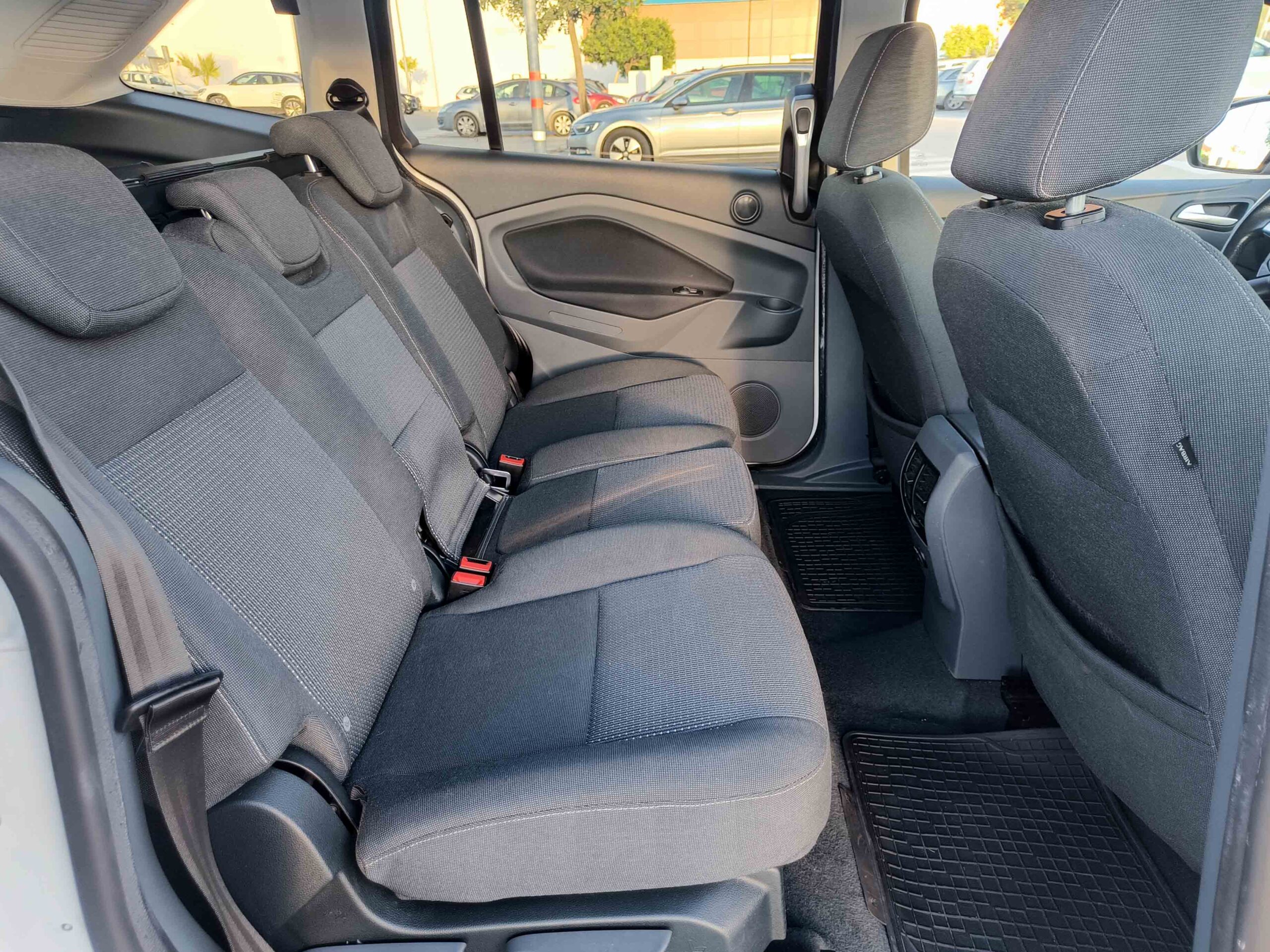 FORD GRAND C-MAX 1.0 16v ECOBOOST AUTO S&S TREND _ 125cv _ 2015 _ 143.000 kms _ Gasolina _ desde 154€/mes