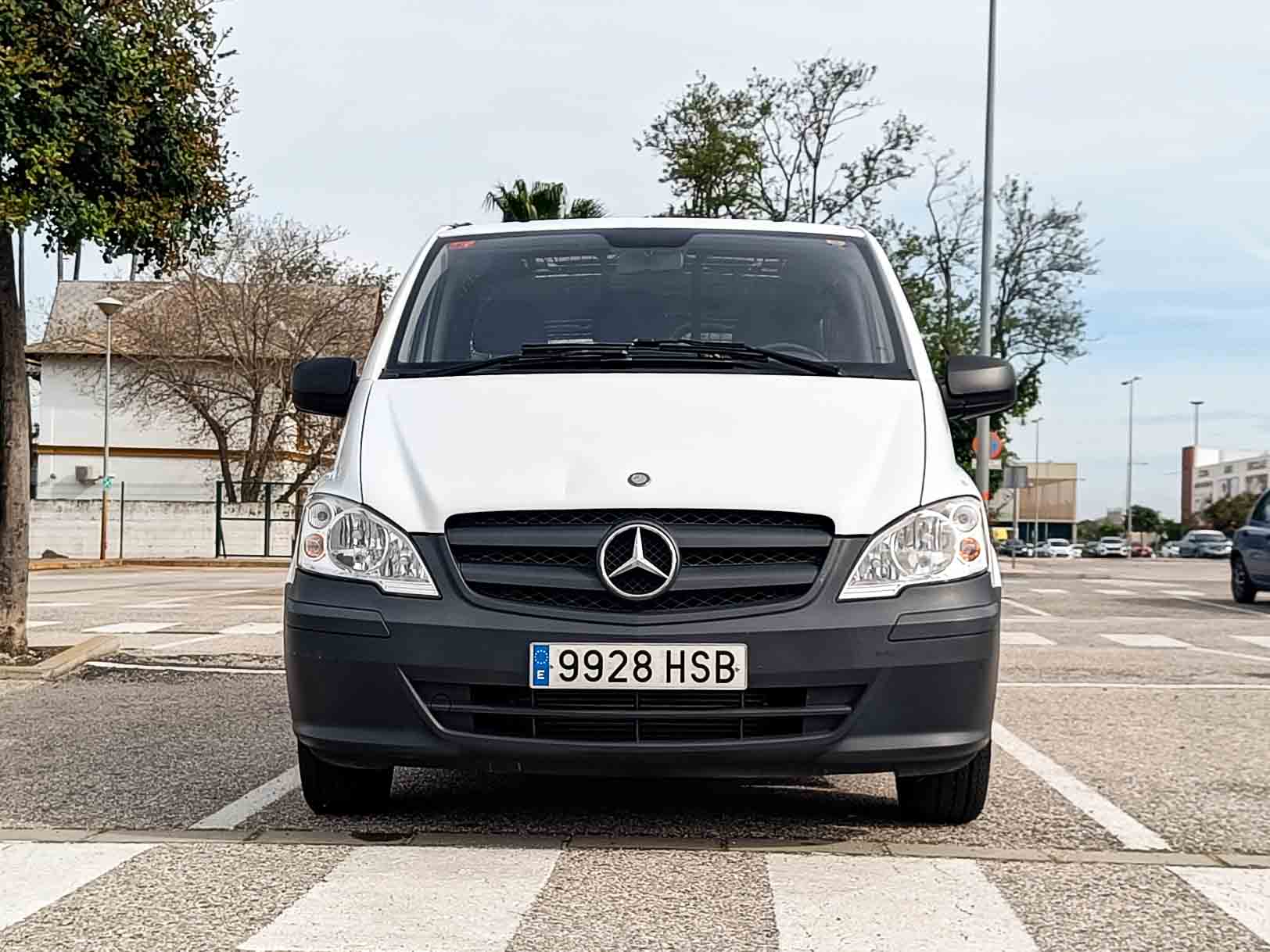 MERCEDES-BENZ VITO 113 2.15 CDi Furgon Compact_ 136cv _ 2013 _ 60.000 kms _ Diesel _ IVA DEDUCIBLE _ desde 214€/mes _ Hasta 800€ de descuento