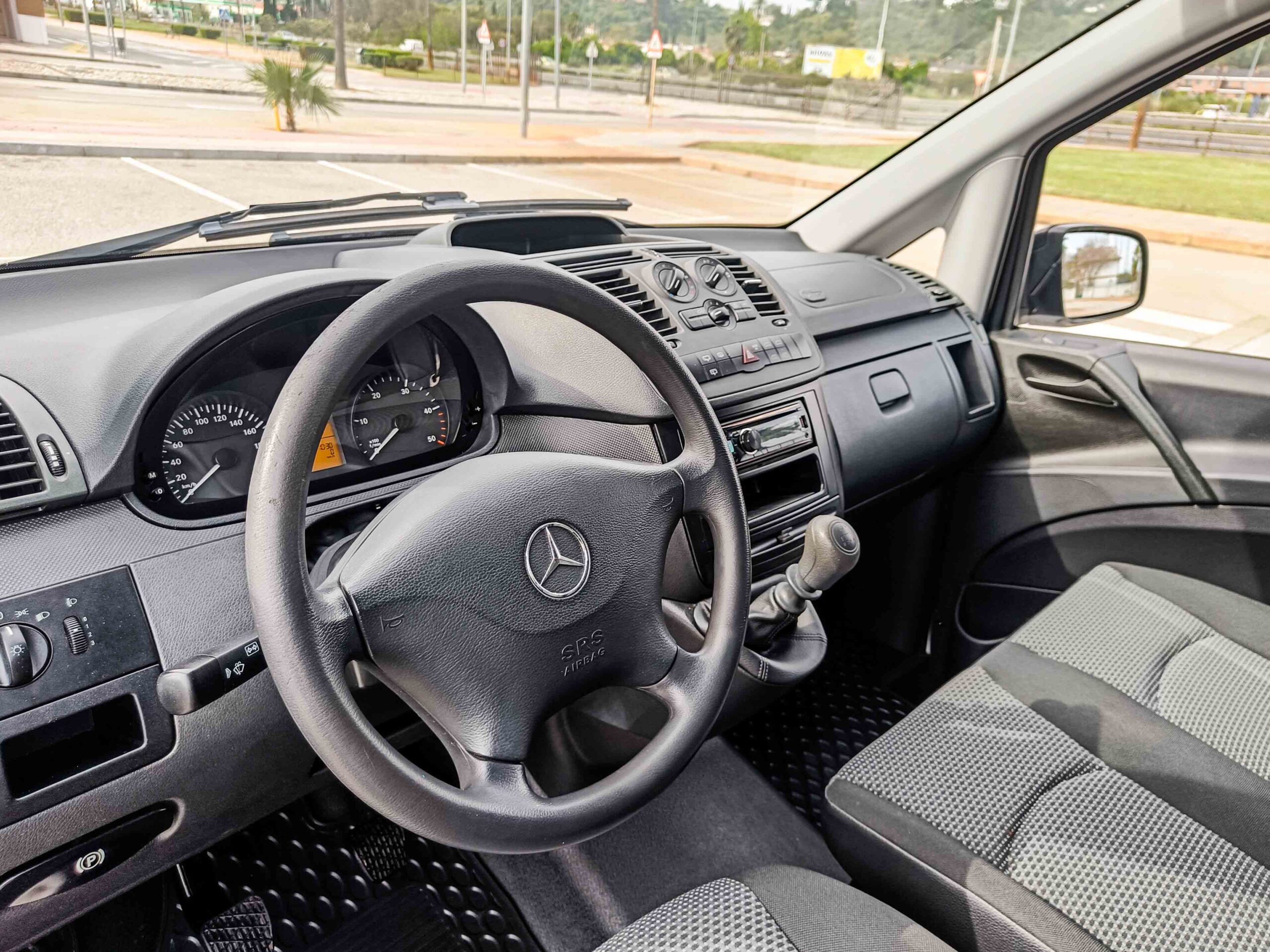 MERCEDES-BENZ VITO 113 2.15 CDi Furgon Compact_ 136cv _ 2013 _ 60.000 kms _ Diesel _ IVA DEDUCIBLE _ desde 214€/mes _ Hasta 800€ de descuento