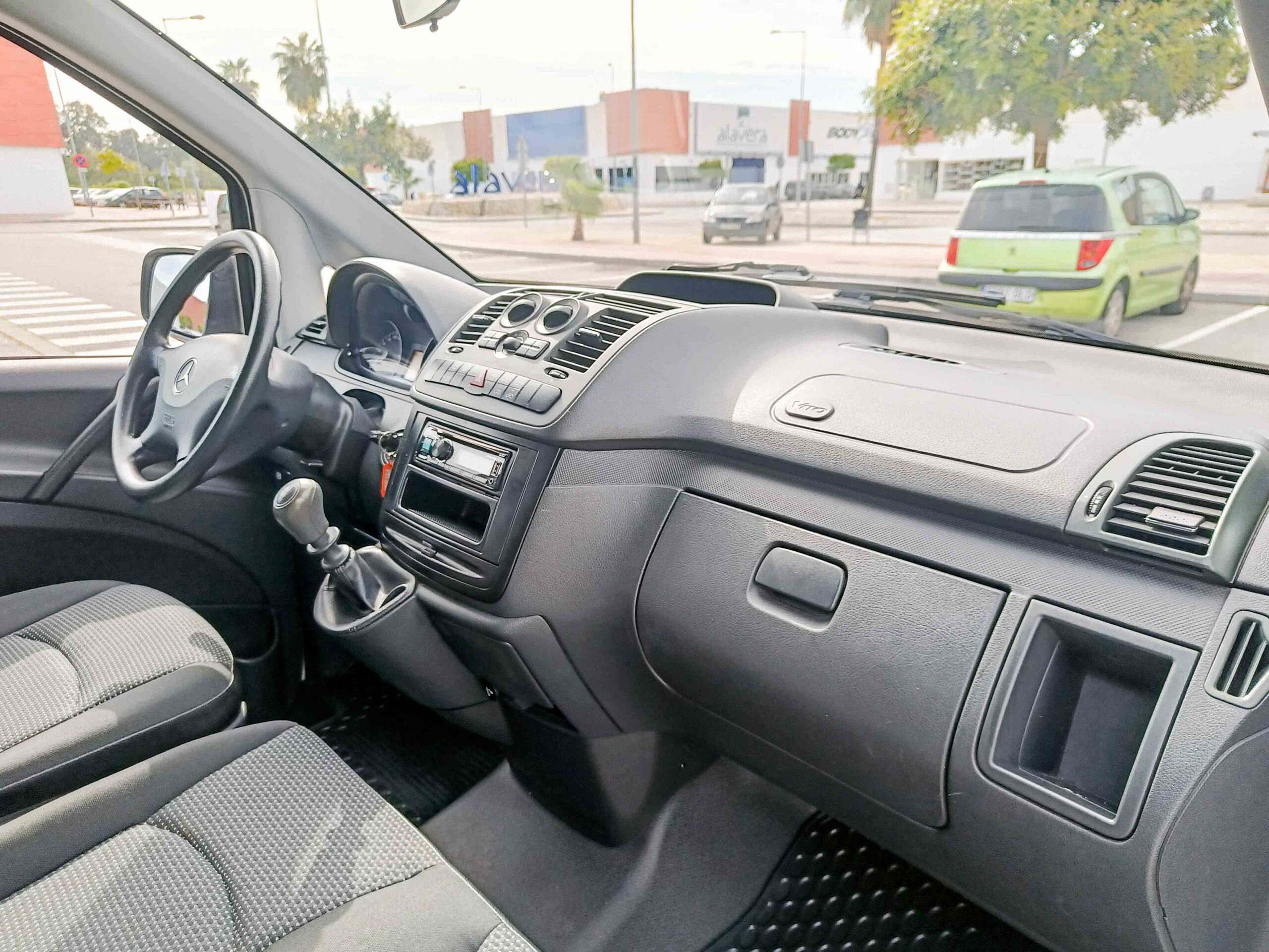 MERCEDES-BENZ VITO 113 2.15 CDi Furgon Compact_ 136cv _ 2013 _ 60.000 kms _ Diesel _ IVA DEDUCIBLE _ desde 214€/mes _ Hasta 800€ de descuento