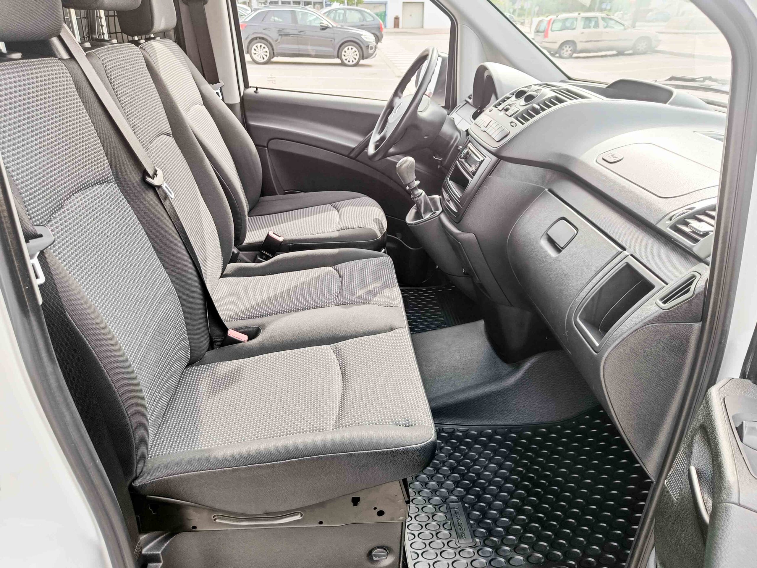 MERCEDES-BENZ VITO 113 2.15 CDi Furgon Compact_ 136cv _ 2013 _ 60.000 kms _ Diesel _ IVA DEDUCIBLE _ desde 214€/mes _ Hasta 800€ de descuento