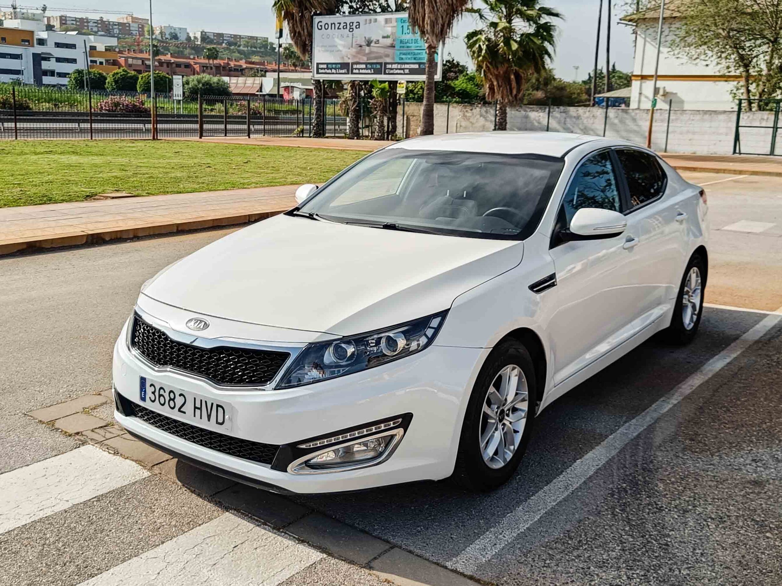 KIA OPTIMA 1.7 CRDi DRIVE _ 136 cv _ 2014 _ 147.500 kms _ Diesel _ Hasta 400€ de descuento por financiación