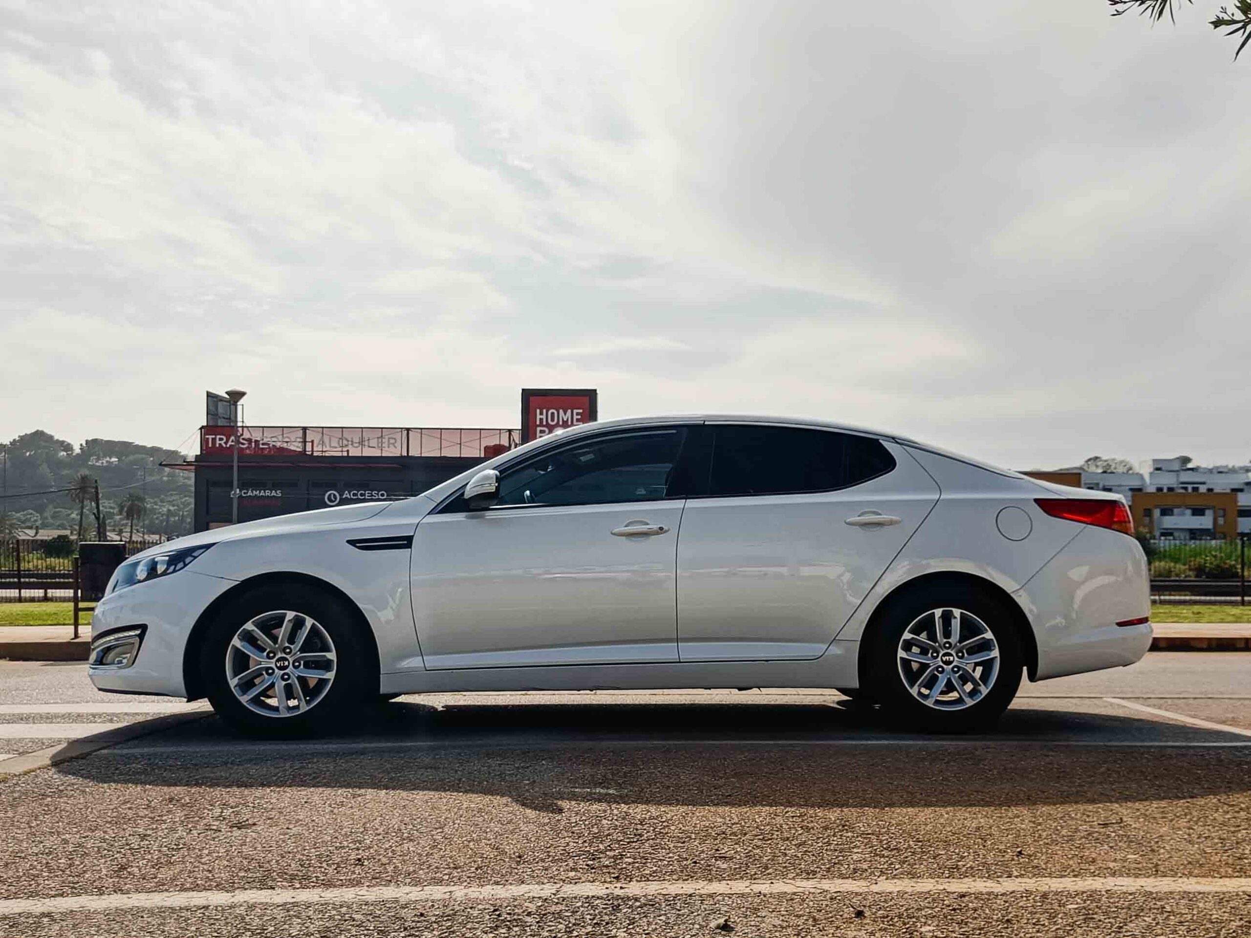 KIA OPTIMA 1.7 CRDi DRIVE _ 136 cv _ 2014 _ 147.500 kms _ Diesel _ Hasta 400€ de descuento por financiación