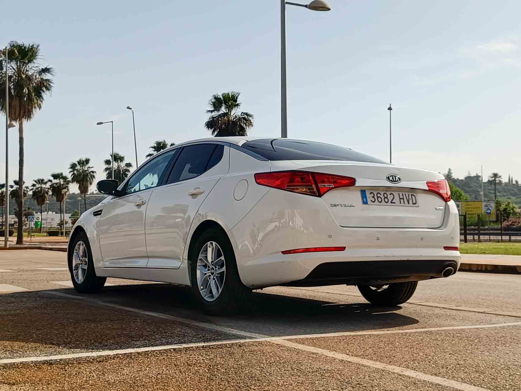 KIA OPTIMA 1.7 CRDi DRIVE _ 136 cv _ 2014 _ 147.500 kms _ Diesel _ Hasta 400€ de descuento por financiación