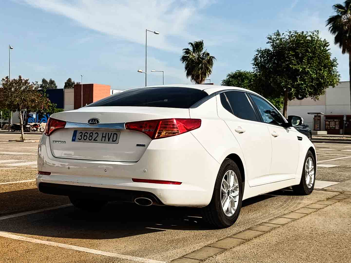 KIA OPTIMA 1.7 CRDi DRIVE _ 136 cv _ 2014 _ 147.500 kms _ Diesel _ Hasta 400€ de descuento por financiación