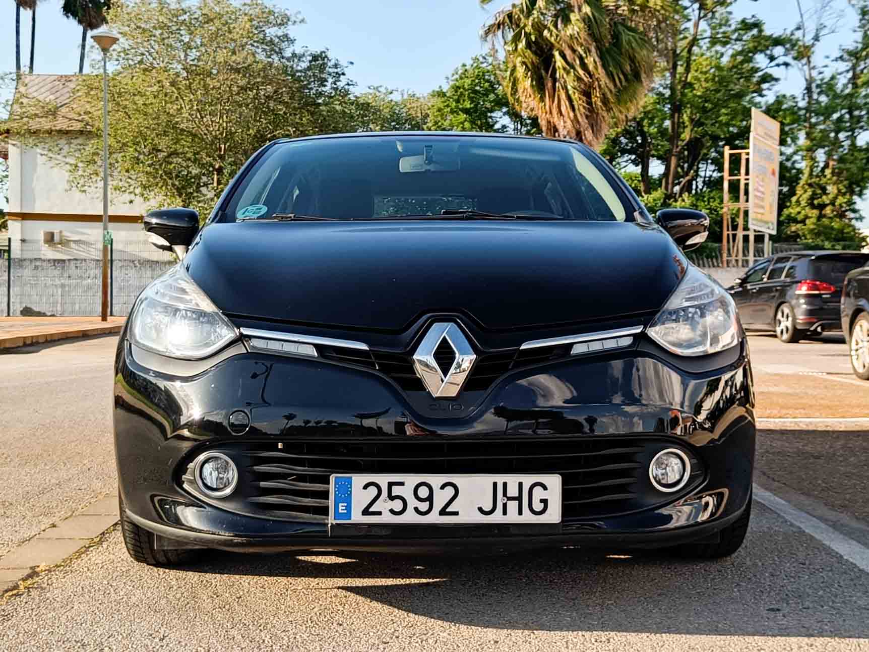 RENAULT CLIO 1.2 16V _ 73cv _ 2015 _ 111.000 kms _ Gasolina _ Desde 132€/mes _ Hasta 400€ de descuento por financiación