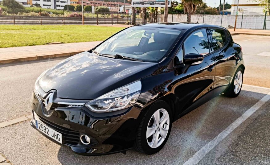 RENAULT CLIO 1.2 16V _ 73cv _ 2015 _ 111.000 kms _ Gasolina _ Desde 132€/mes _ Hasta 400€ de descuento por financiación