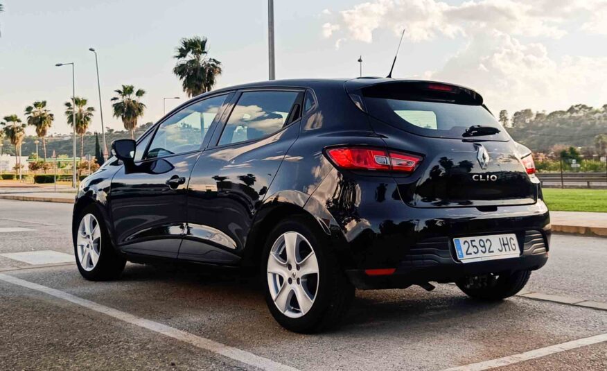 RENAULT CLIO 1.2 16V _ 73cv _ 2015 _ 111.000 kms _ Gasolina _ Desde 132€/mes _ Hasta 400€ de descuento por financiación