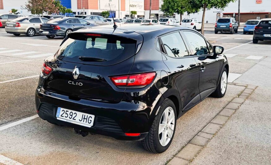 RENAULT CLIO 1.2 16V _ 73cv _ 2015 _ 111.000 kms _ Gasolina _ Desde 132€/mes _ Hasta 400€ de descuento por financiación
