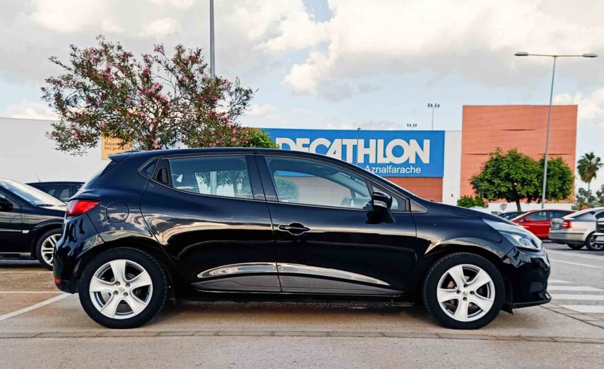 RENAULT CLIO 1.2 16V _ 73cv _ 2015 _ 111.000 kms _ Gasolina _ Desde 132€/mes _ Hasta 400€ de descuento por financiación