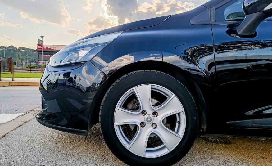 RENAULT CLIO 1.2 16V _ 73cv _ 2015 _ 111.000 kms _ Gasolina _ Desde 132€/mes _ Hasta 400€ de descuento por financiación