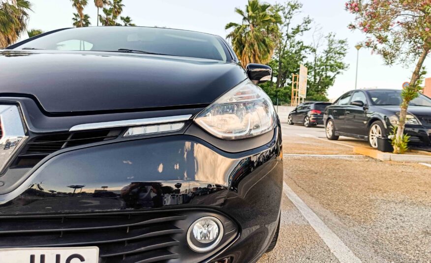 RENAULT CLIO 1.2 16V _ 73cv _ 2015 _ 111.000 kms _ Gasolina _ Desde 132€/mes _ Hasta 400€ de descuento por financiación