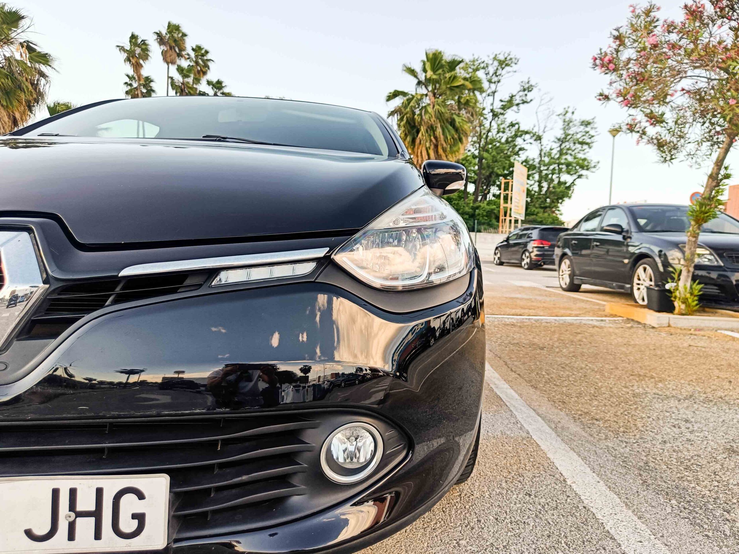 RENAULT CLIO 1.2 16V _ 73cv _ 2015 _ 111.000 kms _ Gasolina _ Desde 132€/mes _ Hasta 400€ de descuento por financiación