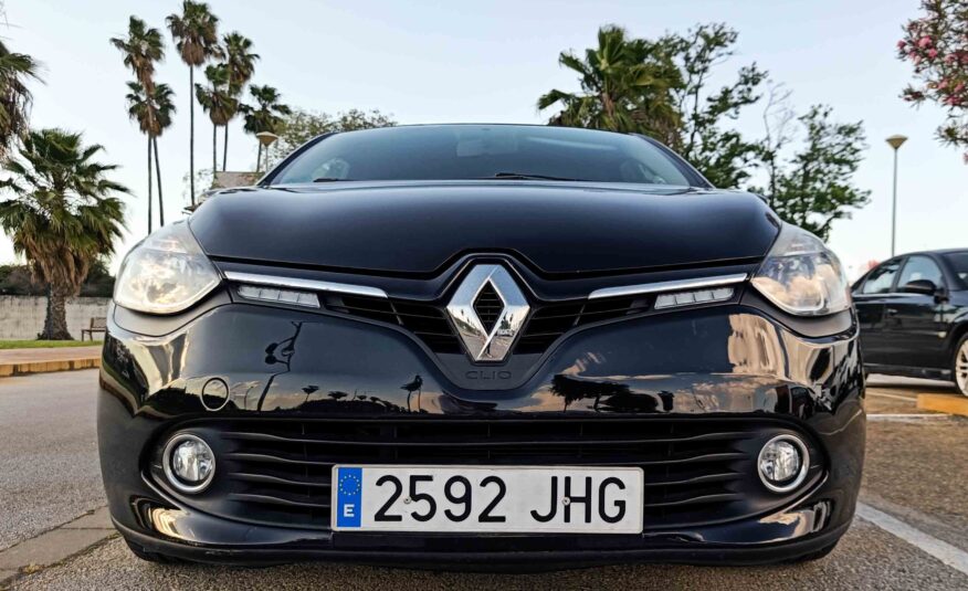 RENAULT CLIO 1.2 16V _ 73cv _ 2015 _ 111.000 kms _ Gasolina _ Desde 132€/mes _ Hasta 400€ de descuento por financiación