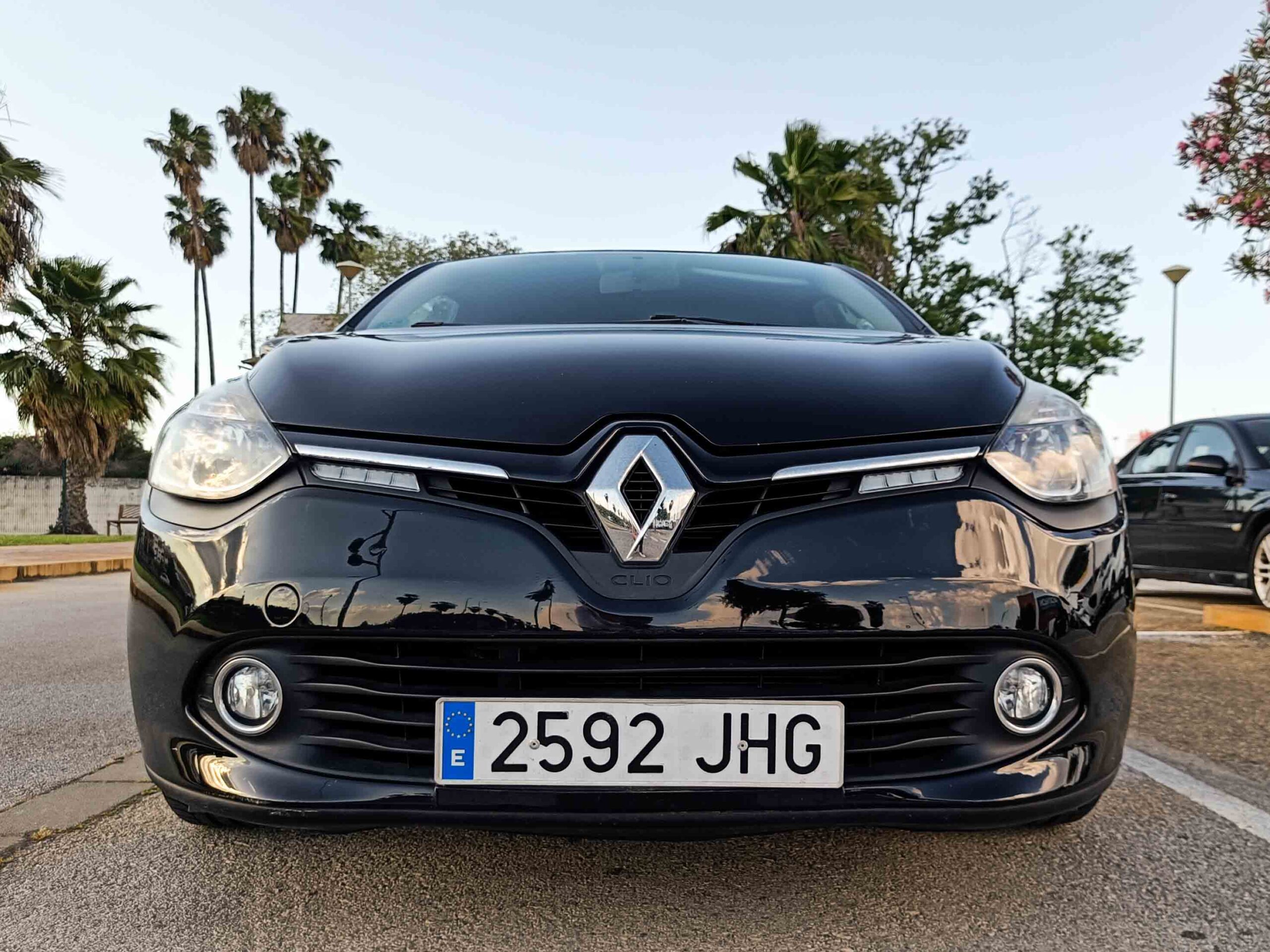 RENAULT CLIO 1.2 16V _ 73cv _ 2015 _ 111.000 kms _ Gasolina _ Desde 132€/mes _ Hasta 400€ de descuento por financiación